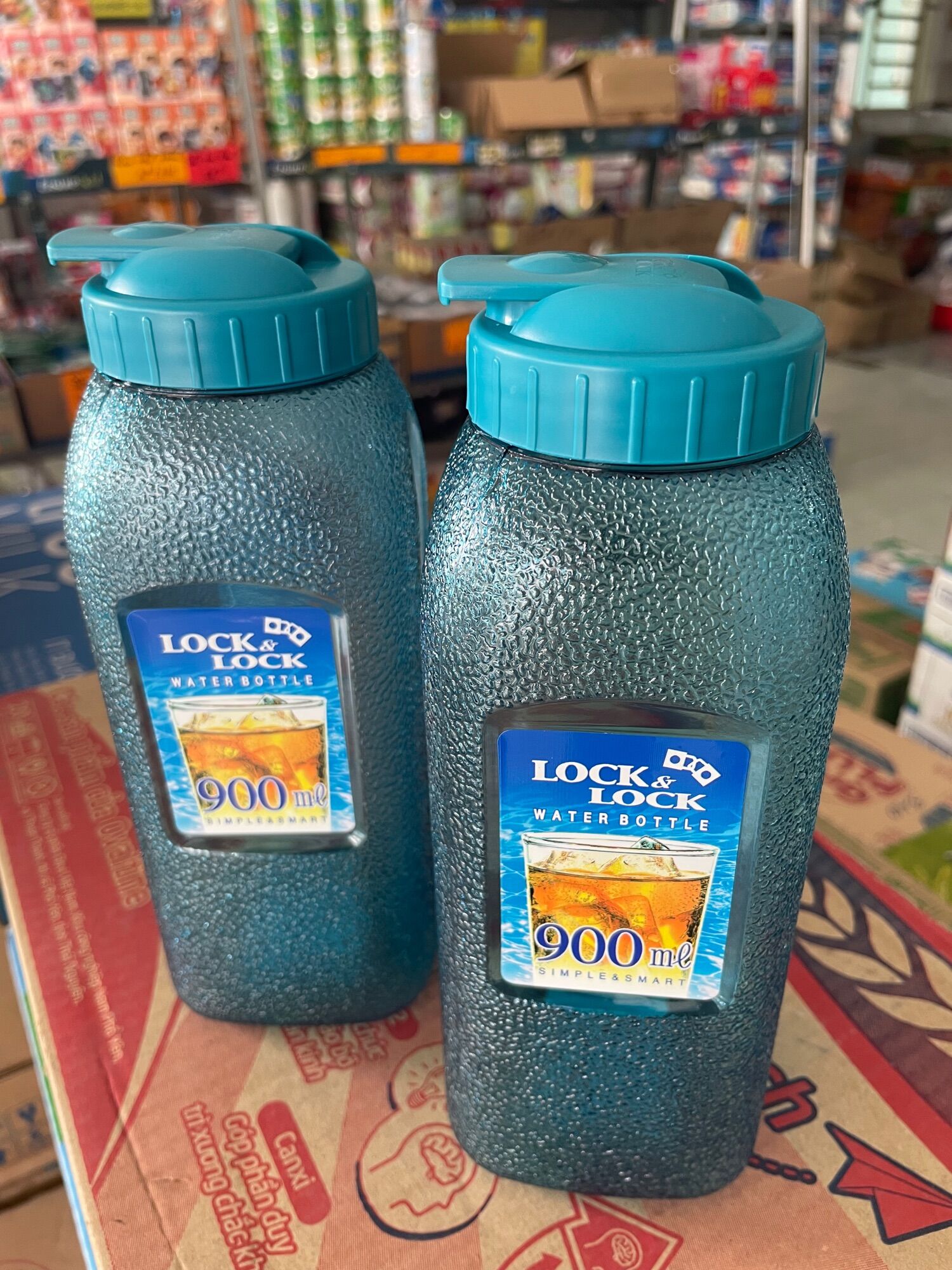 —- Bình nước Lock lock 900ml