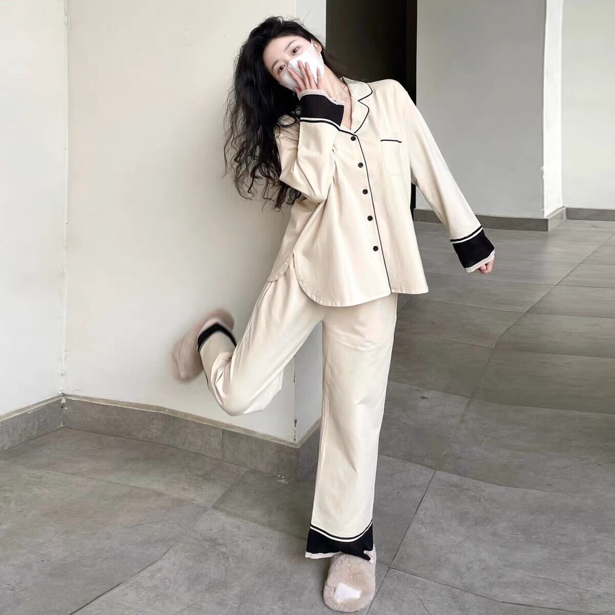 Bộ pijama nữ cài khuy trắng kem phối viền đen
