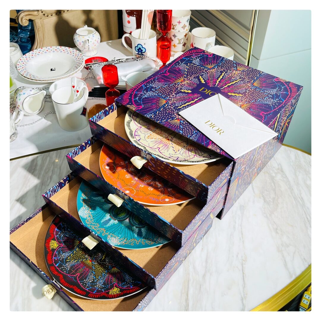 Bộ 4 đĩa Dior bằng sứ Limoges họa tiết Dior Maison's Luminarie collection gift set 10 inch 25 cm (Gồm 2 hộp - 4 cái)