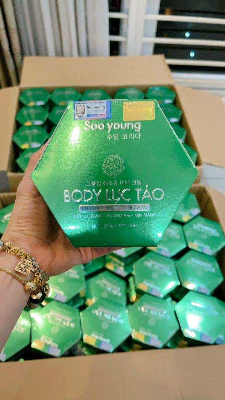 Kem Body Lục Tảo Dưỡng Trắng Da Soo Young