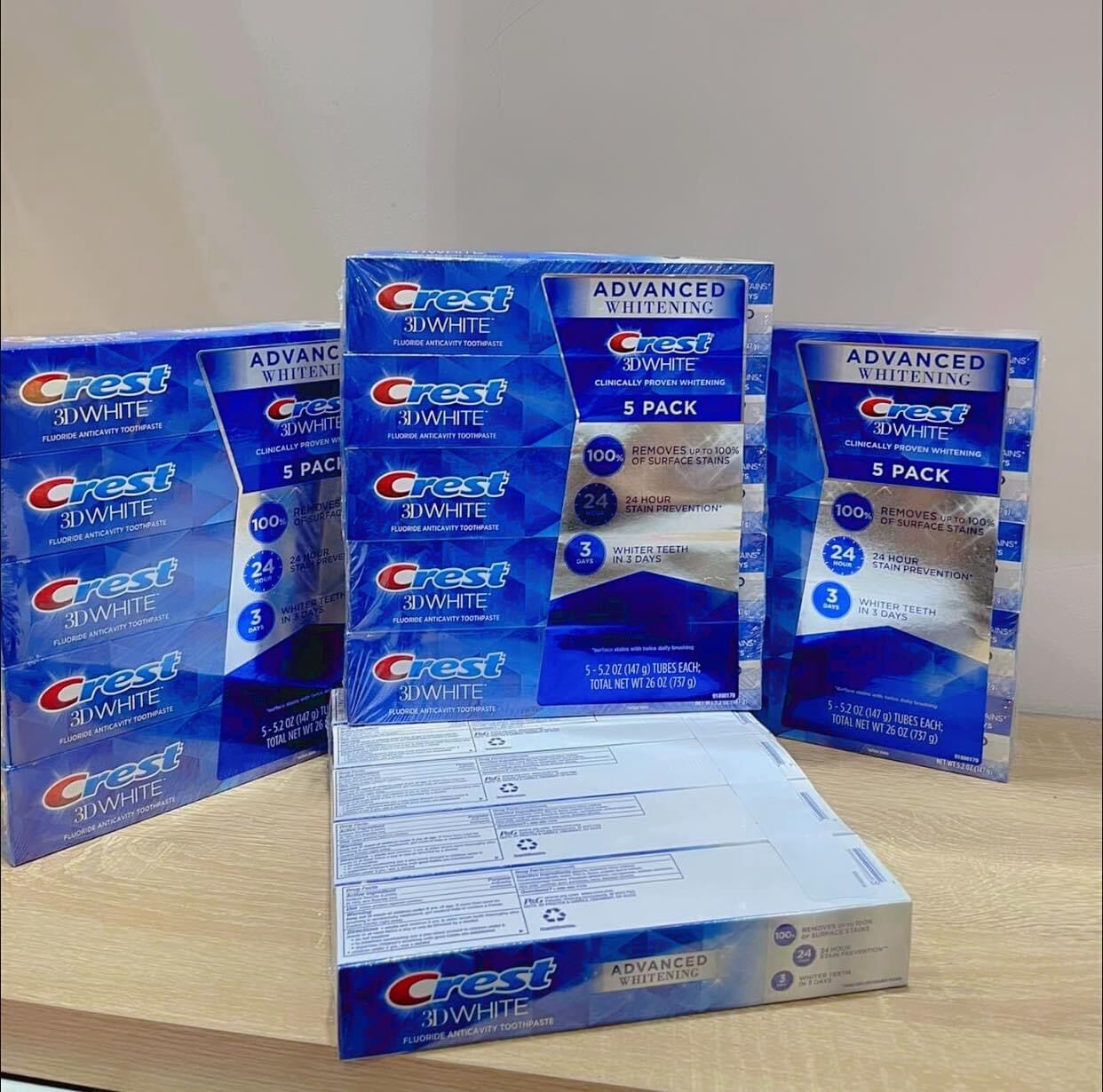 Kem đánh răng Crest 3D White ADVANCED Whitening 147gr mẫu mới- Mỹ