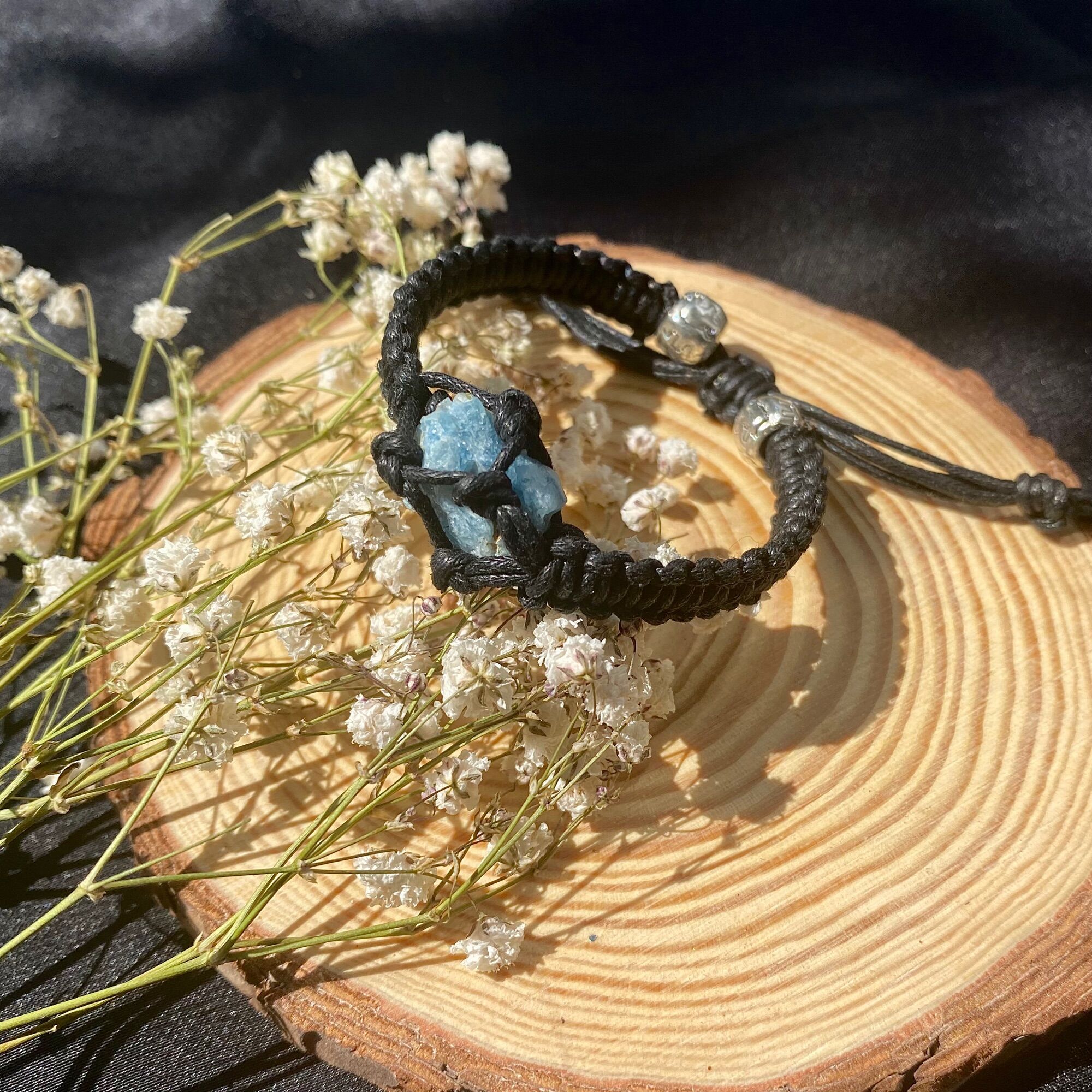 Vòng Tay Handmade Đá Aquamarine Macrame