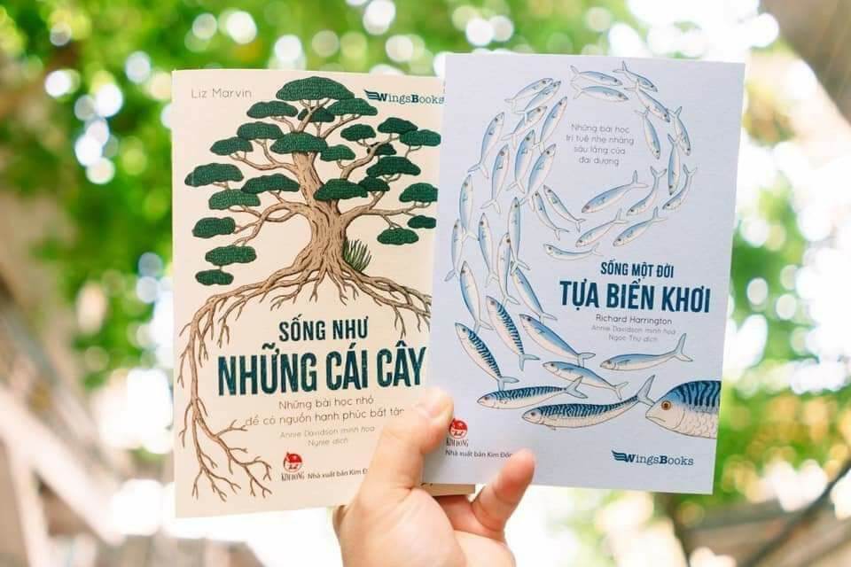 Combo 2 cuốn Sống Như Những Cái Cây + Sống Một Đời Tựa Đại Dương
1. Sống Như Những Cái Cây - Những Bài Học Nhỏ Để Có Nguồn Hạnh Phúc Bất Tận
Tên Nhà Cung Cấp Nhà Xuất Bản Kim Đồng
Tác giả Liz Marvin, Annie Davidson
Người Dịch Nynie
NXB NXB Kim Đồng
Năm X
