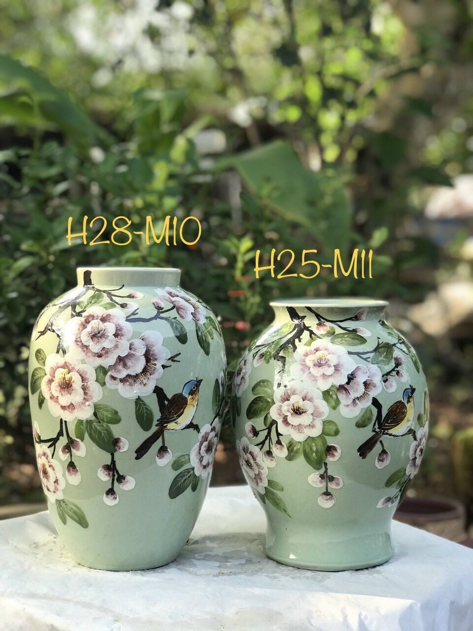 Bình cắm hoa. Gốm sứ Bát Tràng.