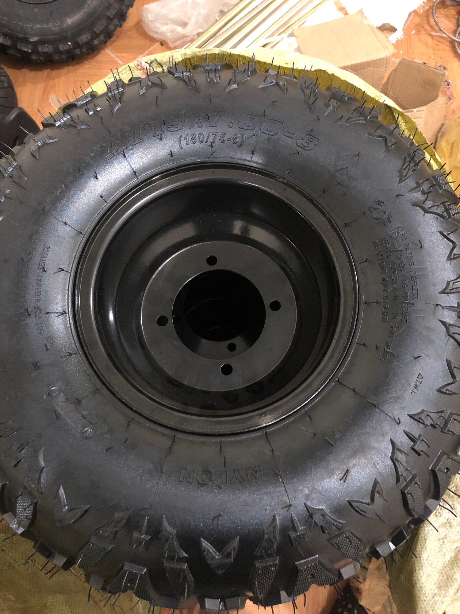Bánh xe atv .utv 19x700-8 đường kính 47cm rộng 19cm vành 4 ốc 8-11