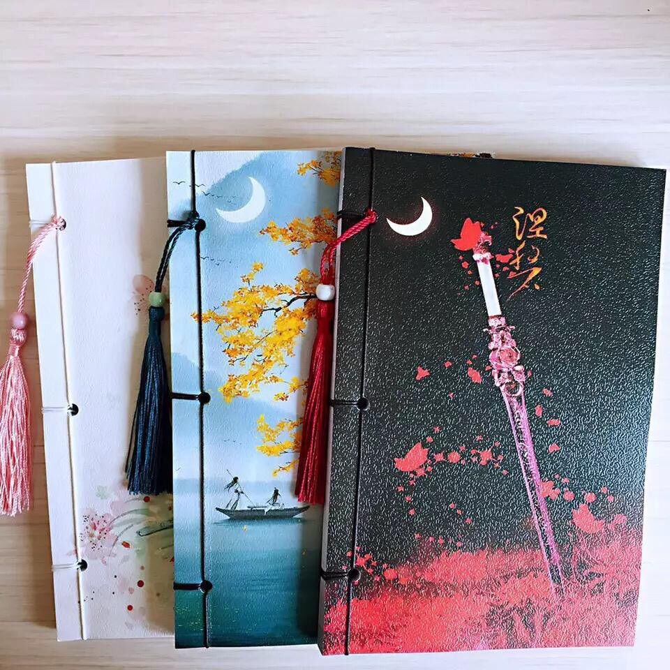 Vở cổ trang có dòng kẻ ngang có sẵn