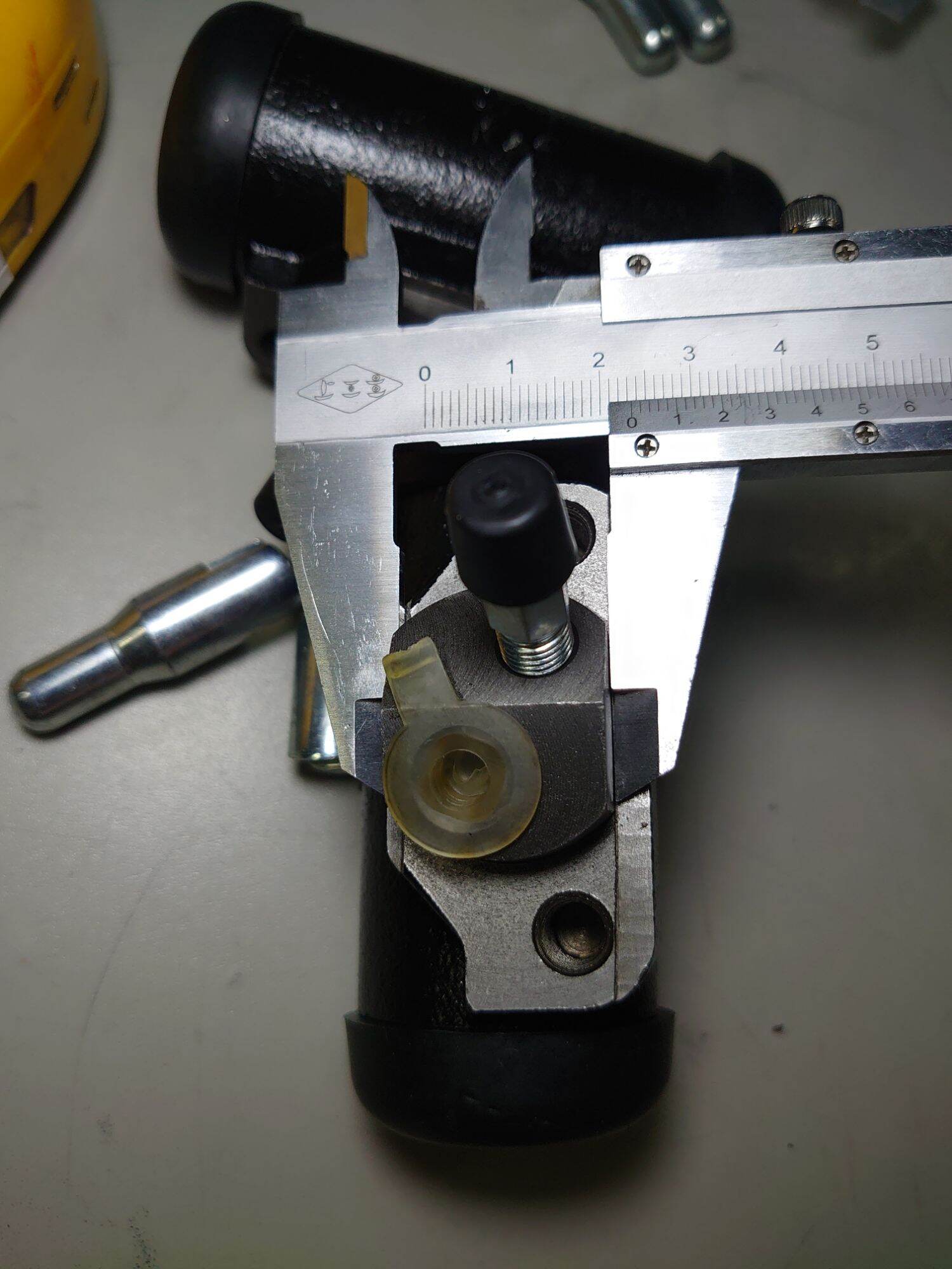 Heo phanh (heo bánh) xe nâng TCM -Z5 FD 20-30