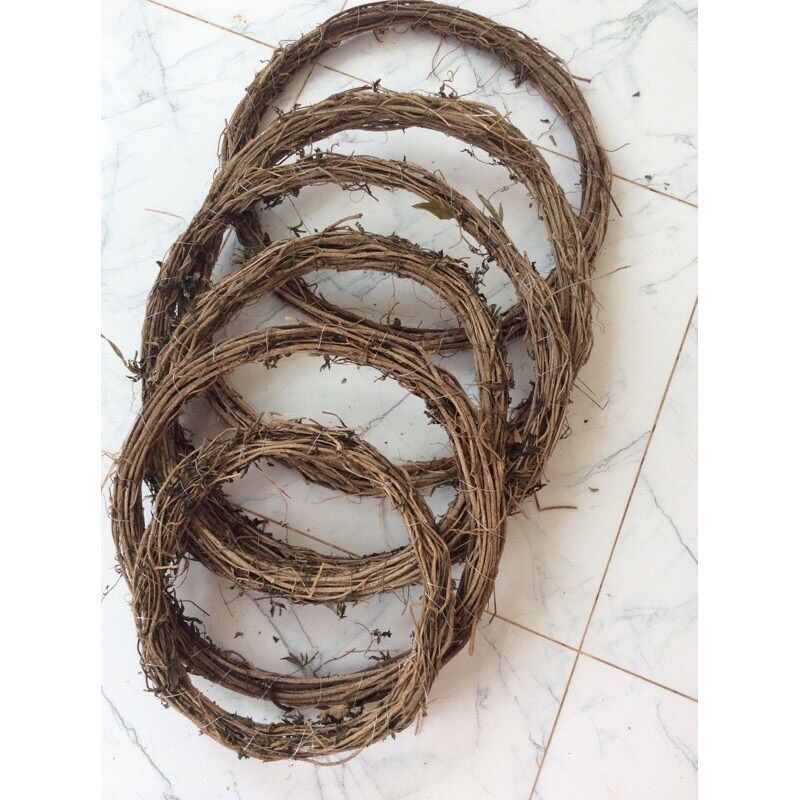 vòng cỏ khô handmade