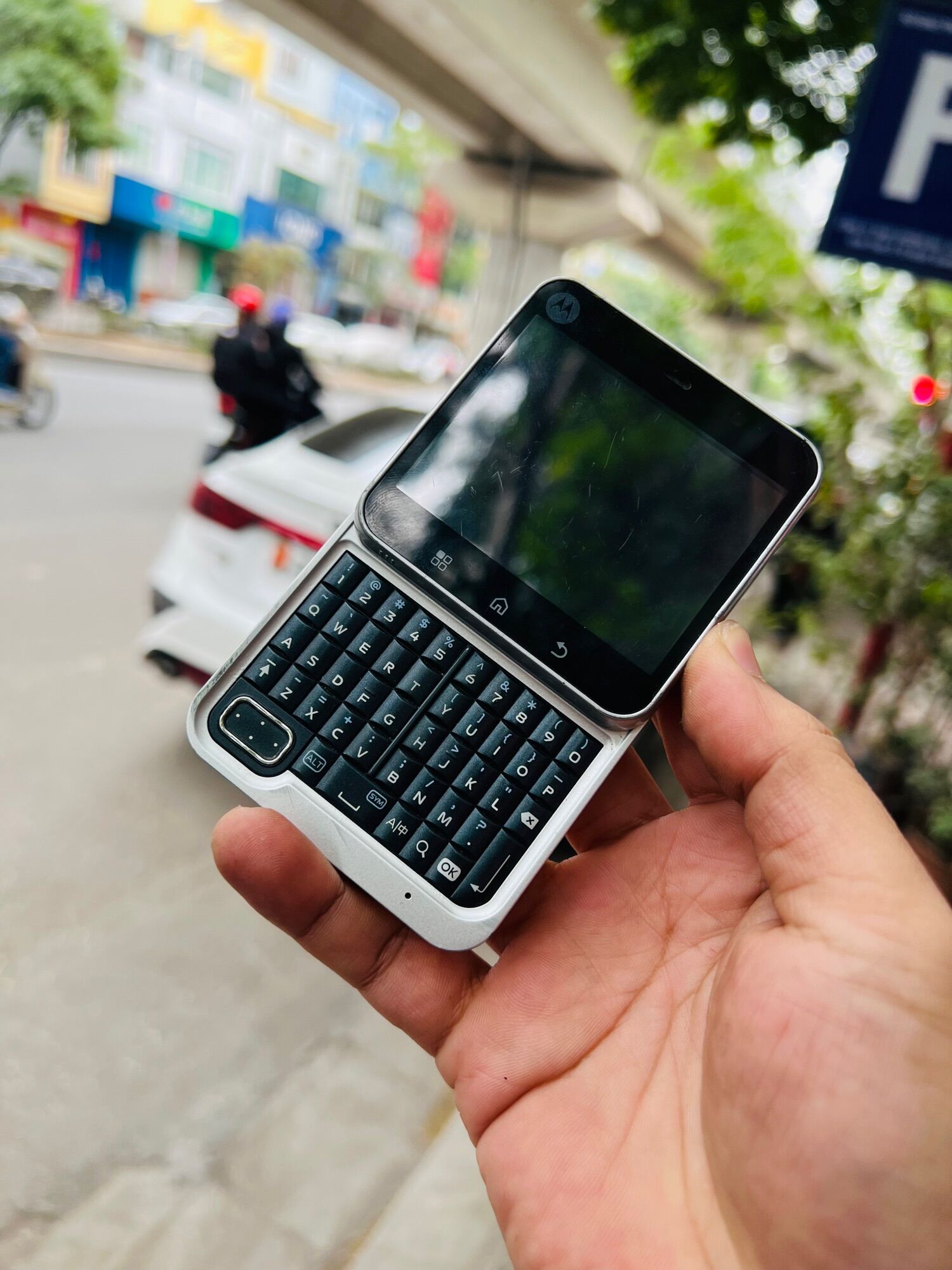 NGUYÊN ZIN, chính hãng điện thoại cổ motorola flipout