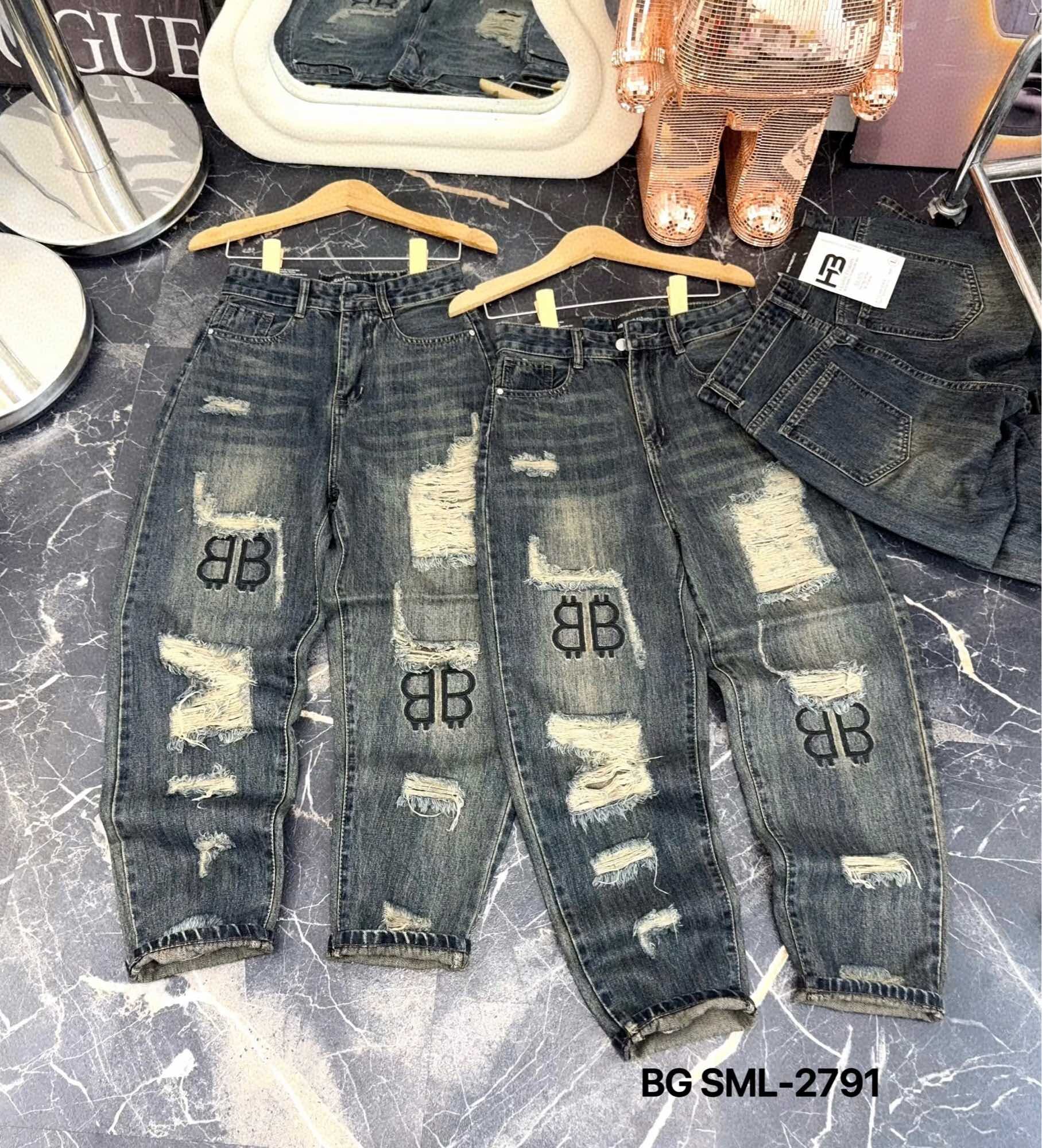 Quần baggy jeans rách nhẹ thêu BB
