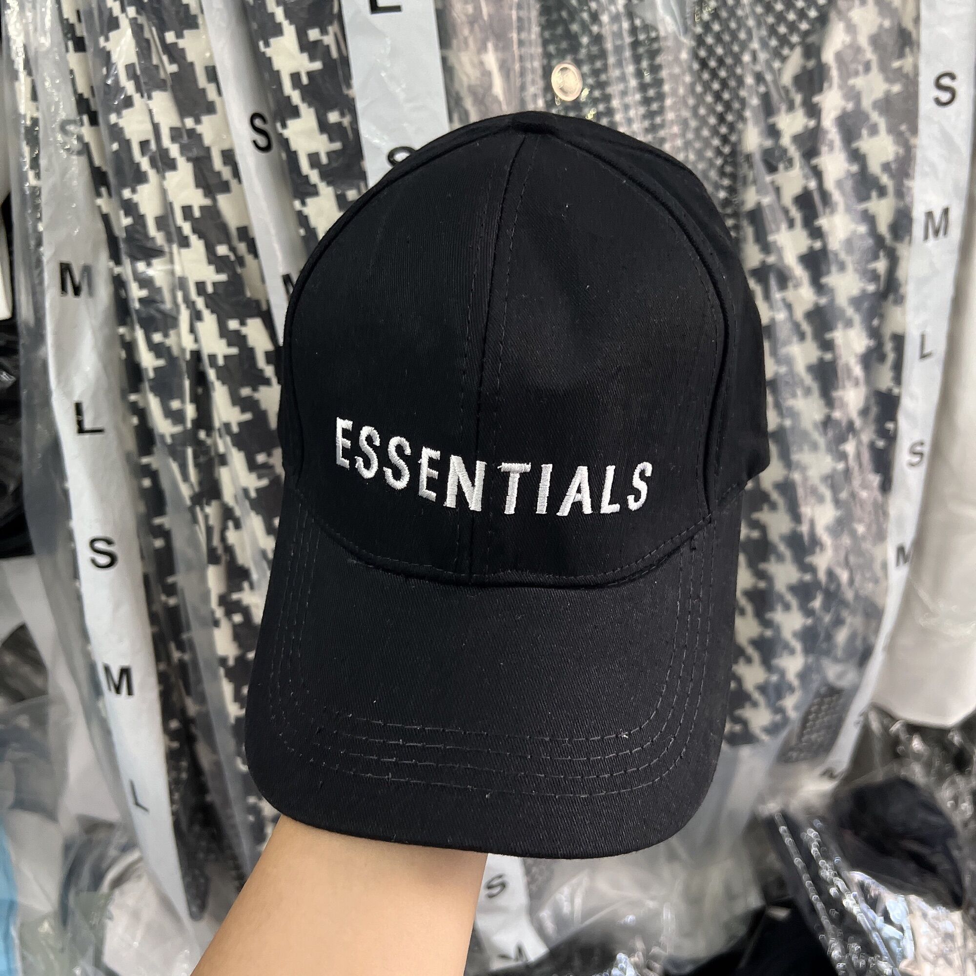 Nón E S S E N T I A L Đen