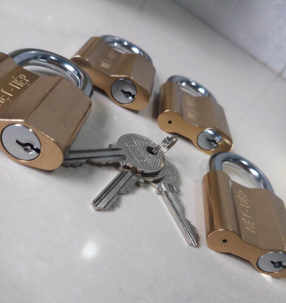 Combo 4 ổ khóa việt tiệp dùng chung 1 chìa ( loại 5 phân , khóa giữ chìa , gồm 4 chìa sơ cua )