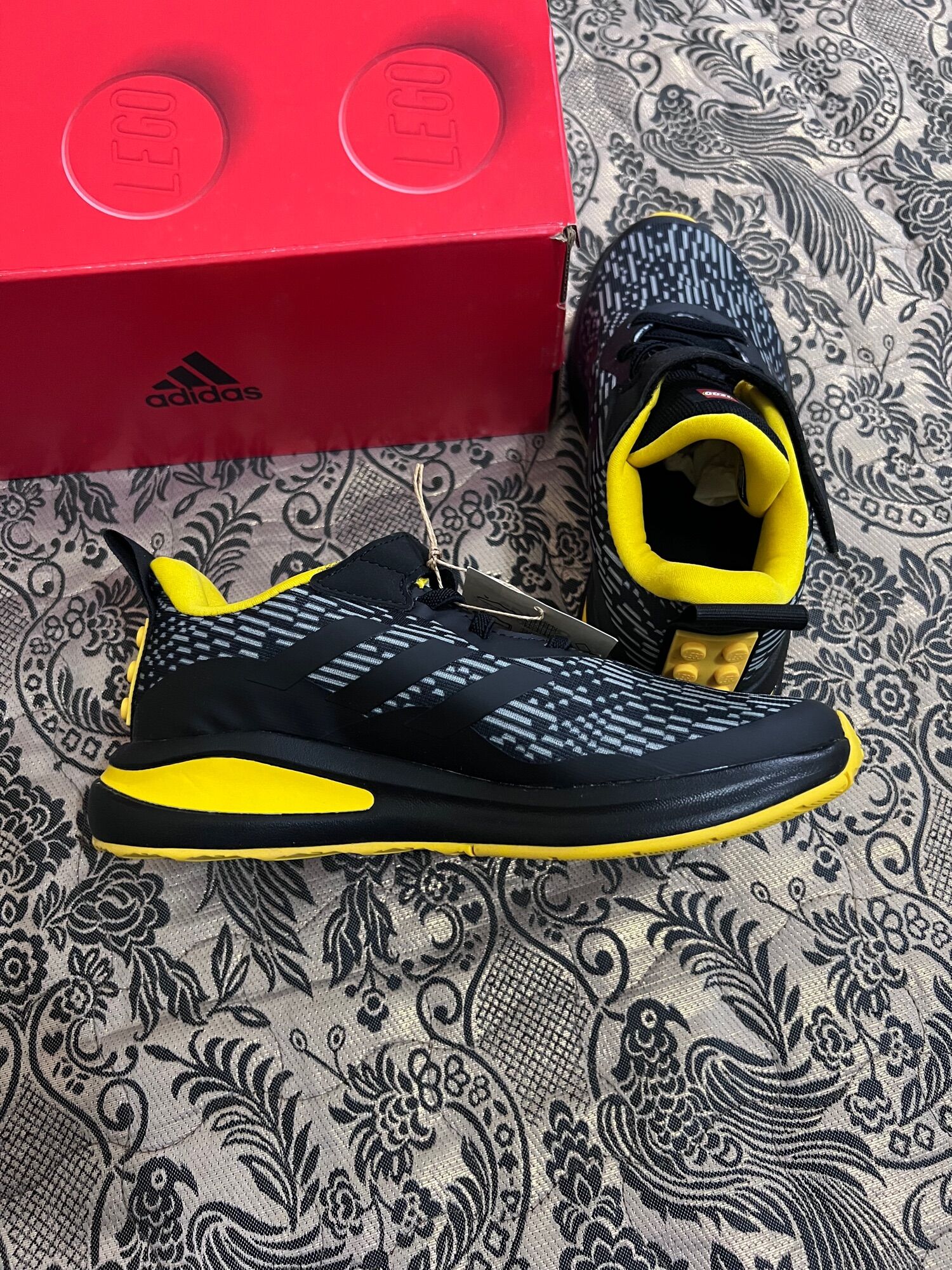 Giày Adidas trẻ em LEGO 💯