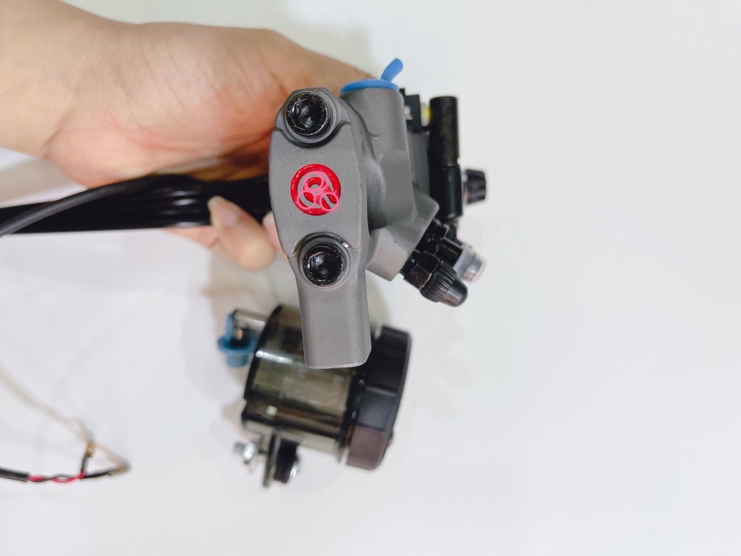 Tay thắng bình Brembo 1:1 tặng kèm bình dầu lớn