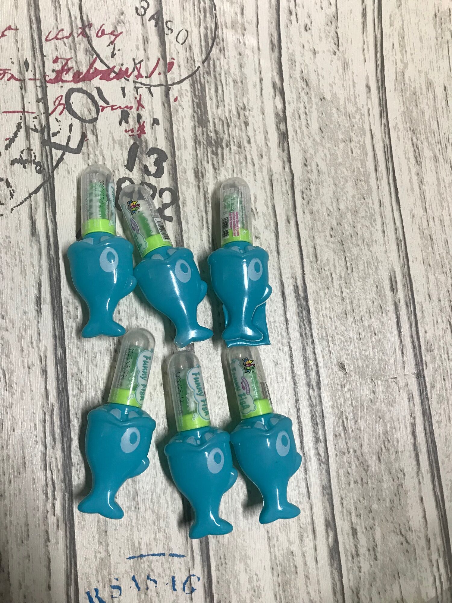 Kẹo mút son môi cá heo hương trái cây mini siêu cute cho bé