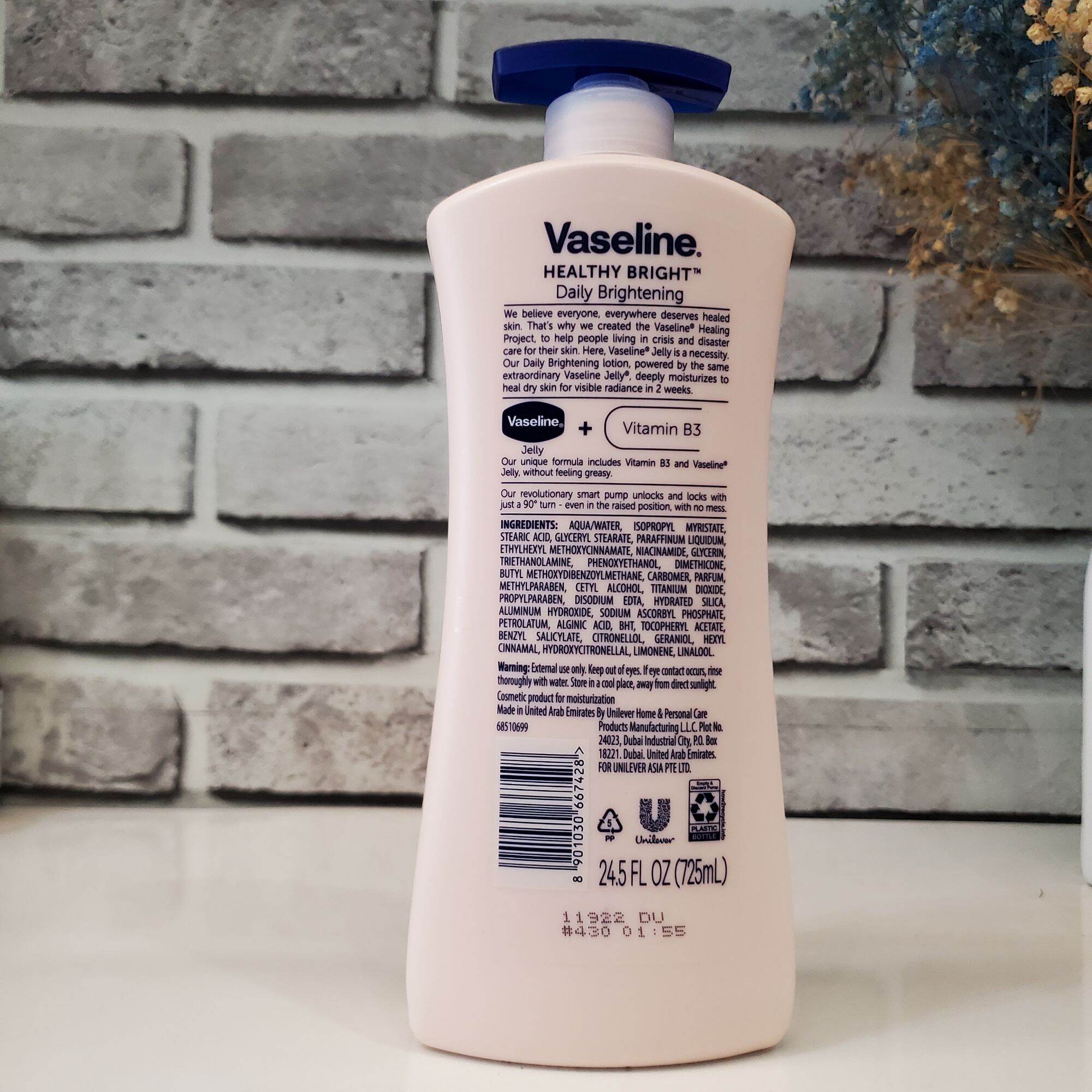 Dưỡng thể trắng da Vaseline Mỹ 725ml