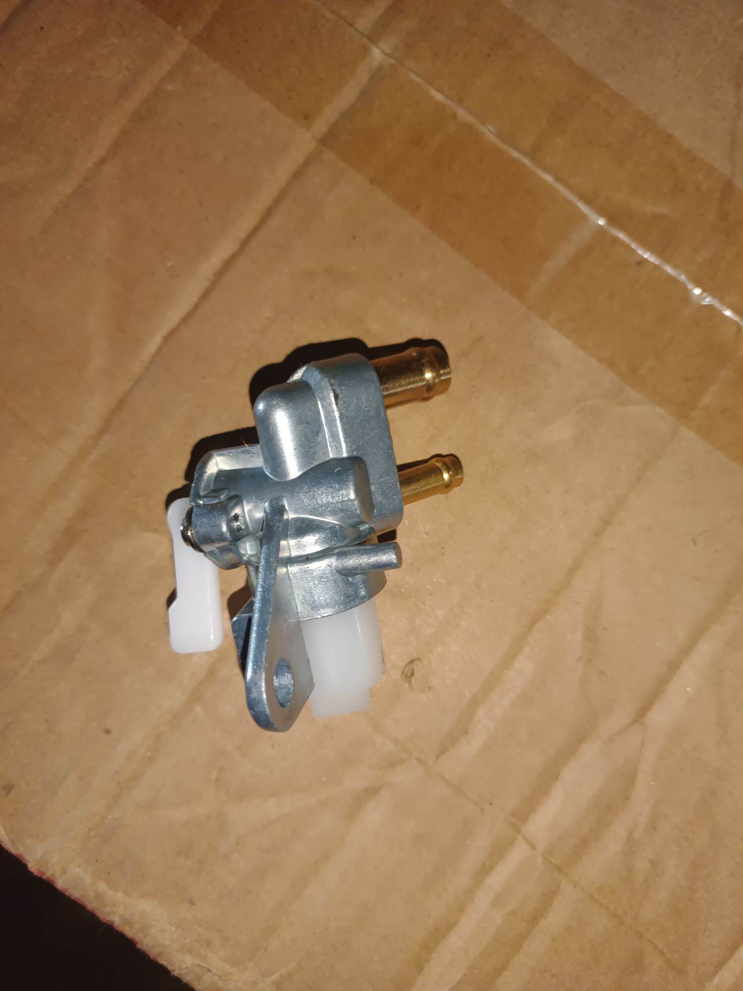 đùm khoá xăng máy VANGUARD 6hp mitsu GM181