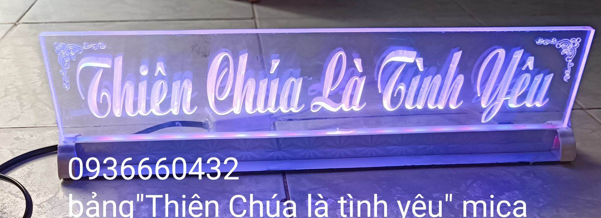 BẢNG CHỮ LED MICA "THIÊN CHÚA LÀ TÌNH YÊU" ĐÈN THỜ CÔNG GIÁO KT 40X10(CM) LED FULL MÀU