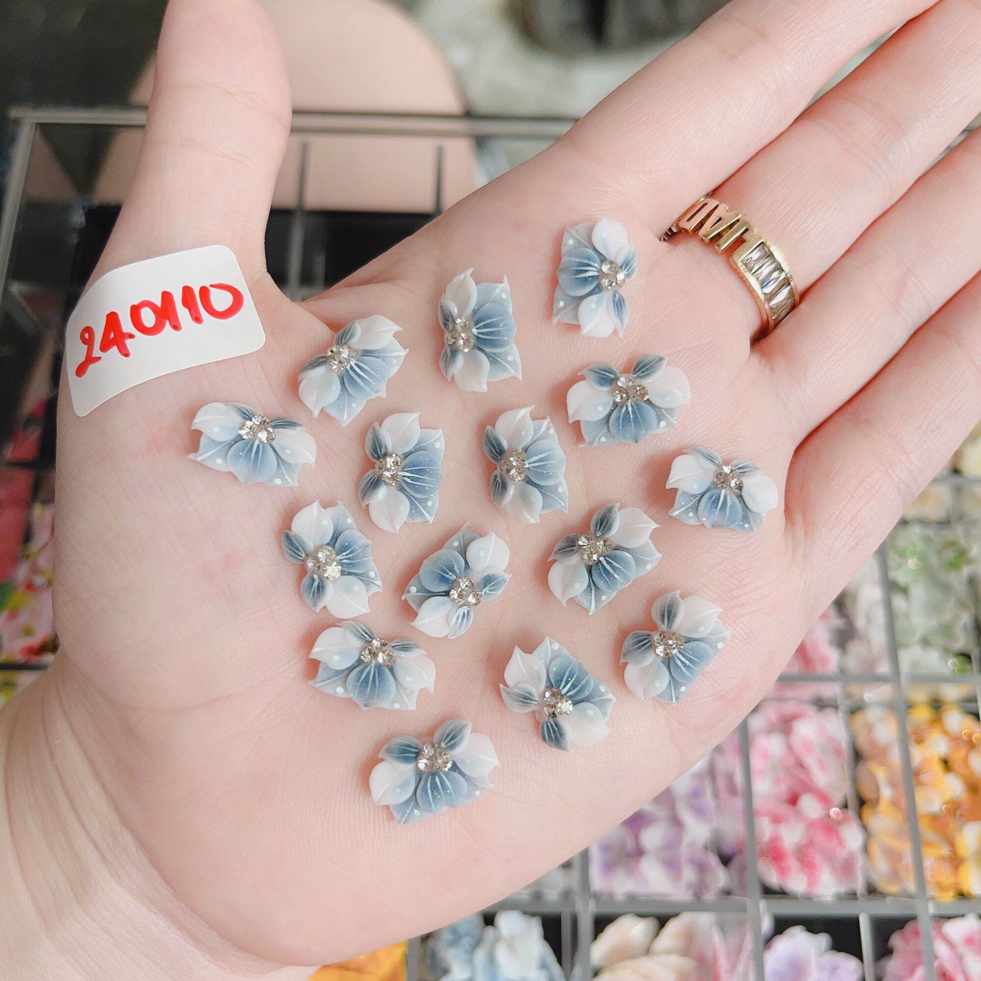 Hoa bột nail hoa đính tay ( HOA NỬA CÁNH TIÊN PHỐI TRẮNG ĐÍNH ĐÁ ) / giá 1 bông