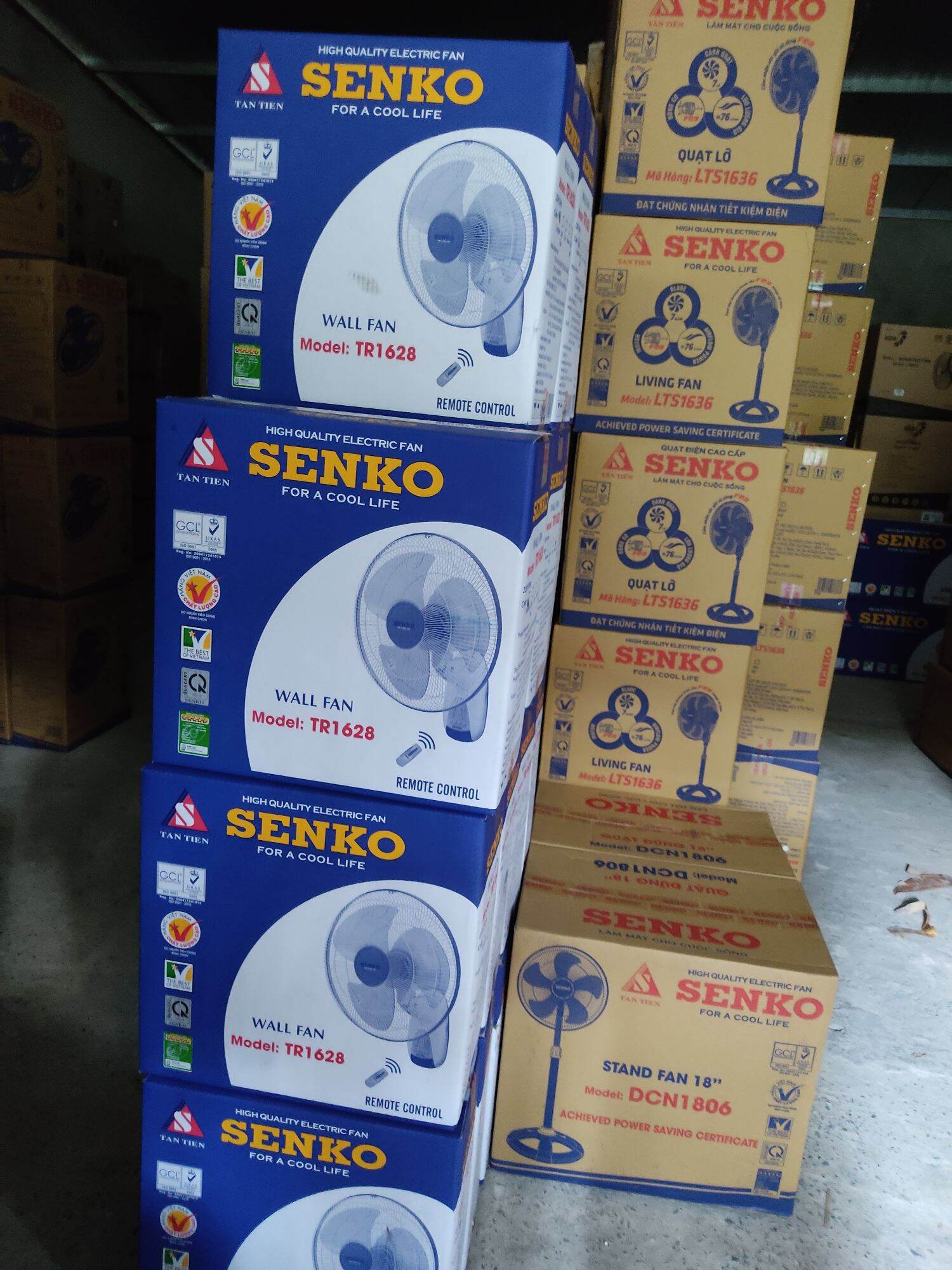 Quạt treo Senko có remote TR1628