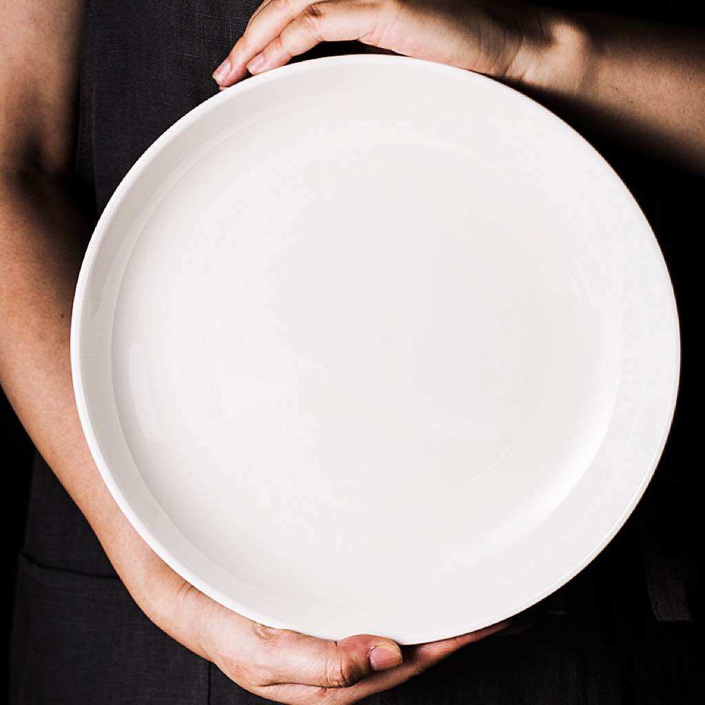 1 cái Dĩa sứ trắng sâu lòng kích thước 20 cm.