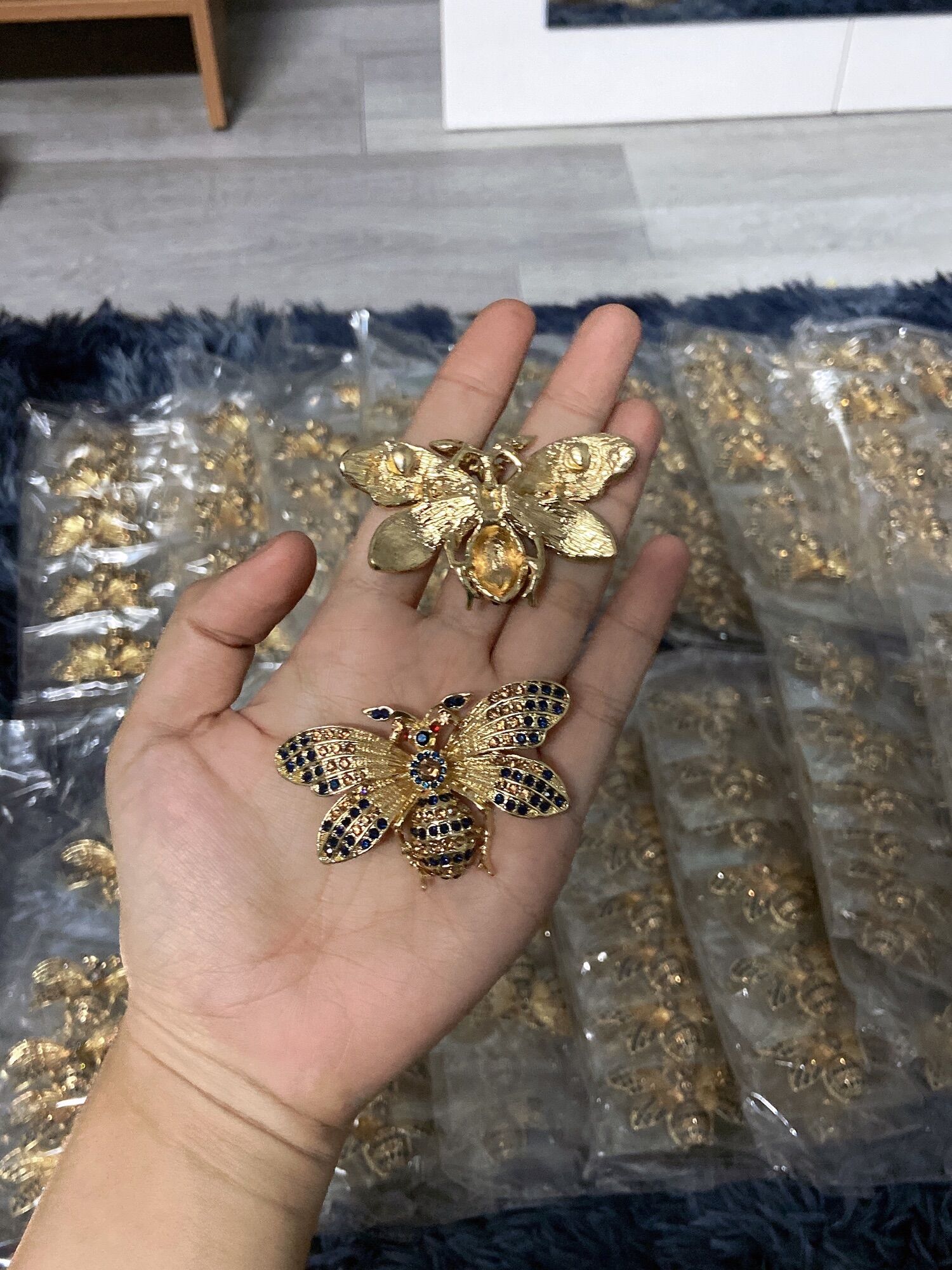 [Giá 1 cặp] charm ong vàng
