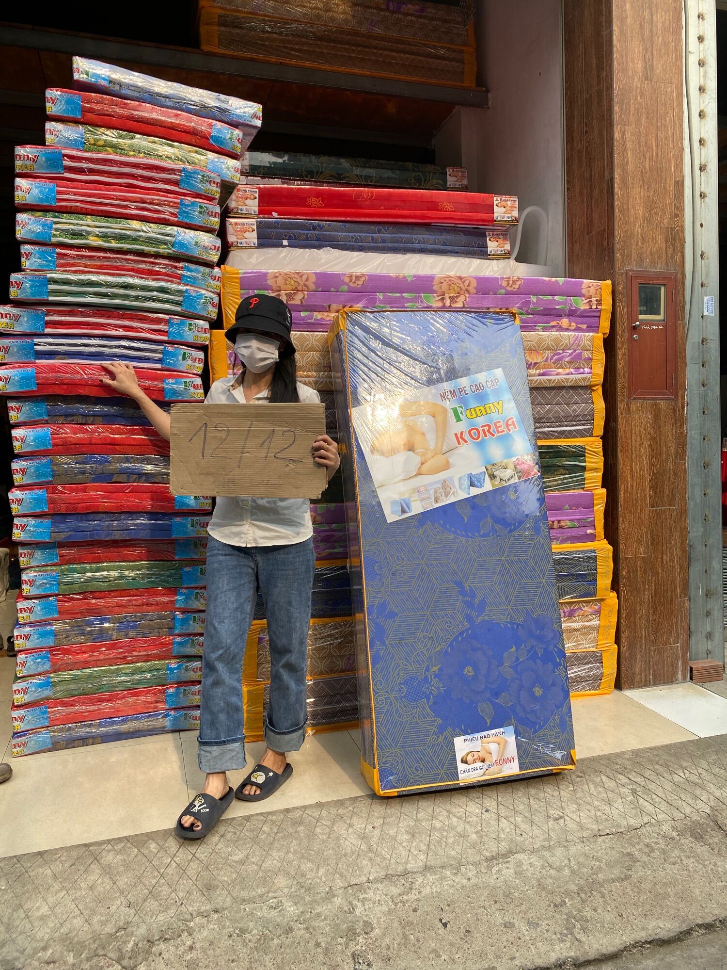 3-Panel Folding Mattress (10cm Thick) —-(Size 1.8m Long, 2m Long)