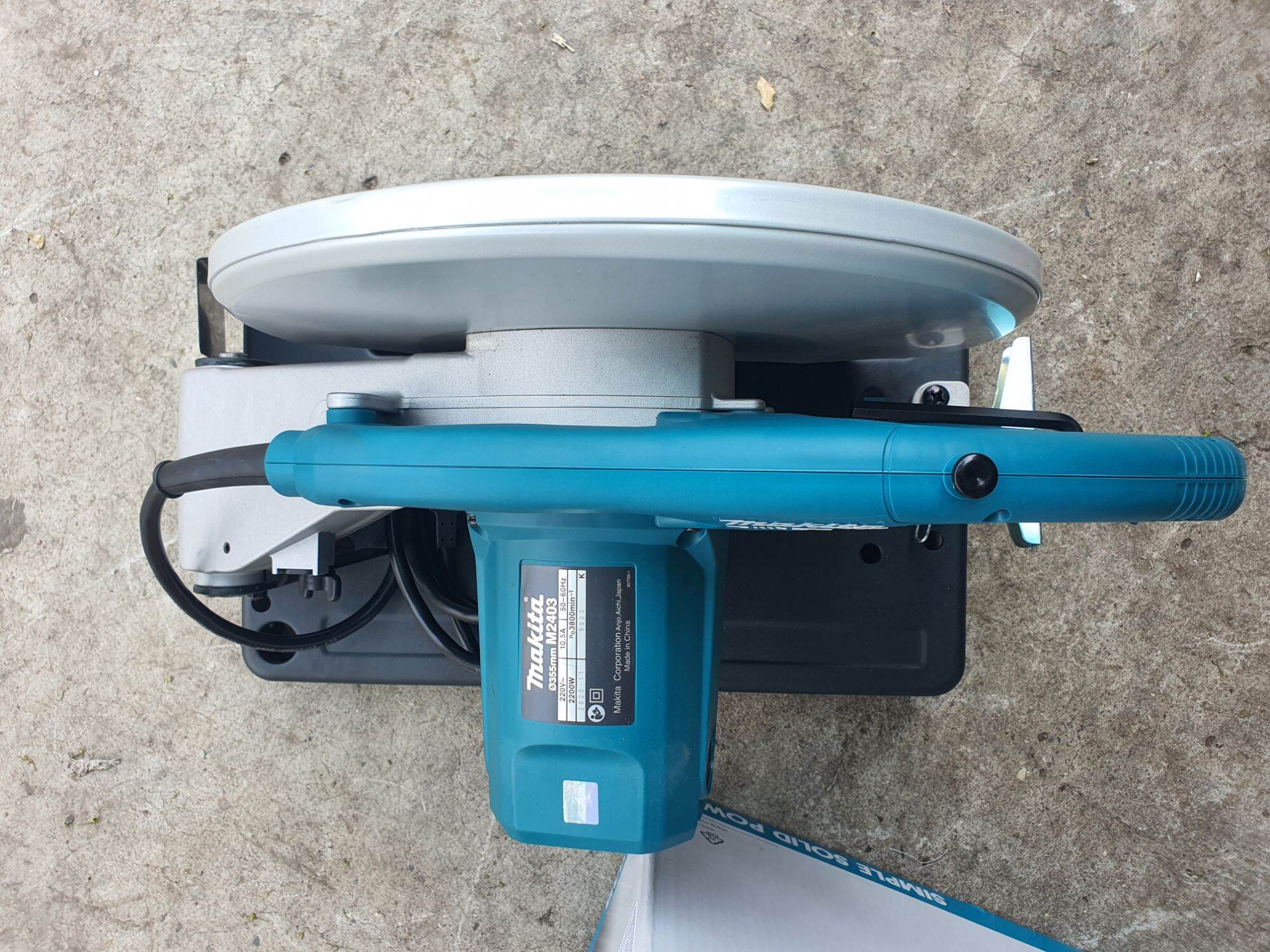 Máy cắt sắt bàn Makita M2403