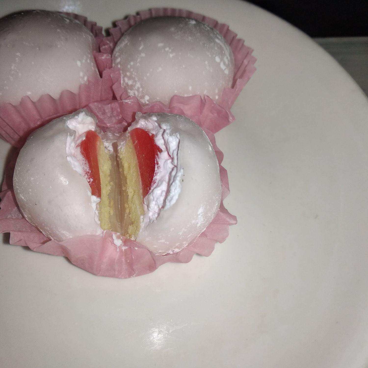 Bánh tuyết thiên sứ mochi dâu ( Ship hoả tốc TP.HCM)