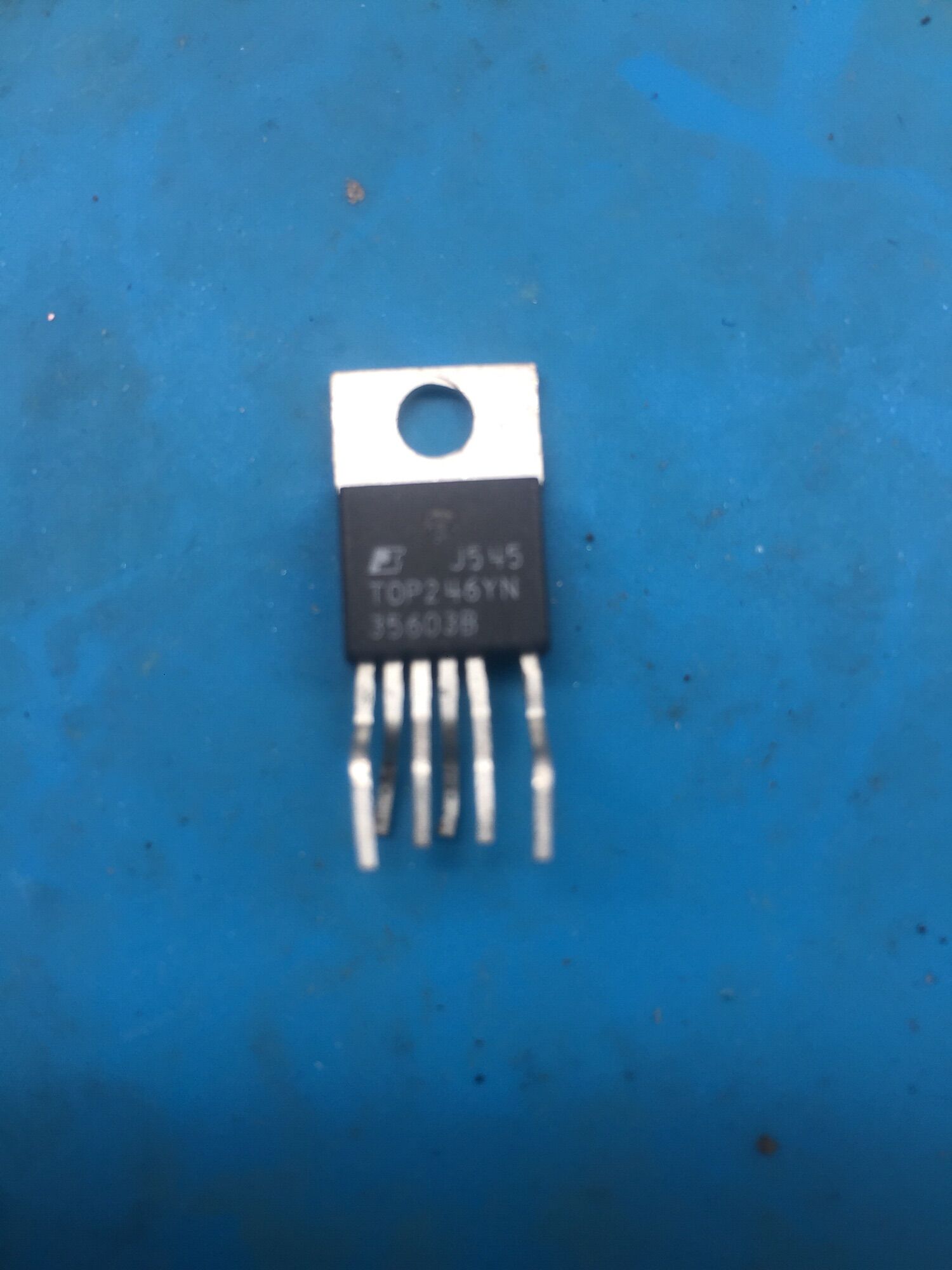 Ic nguồn top246yn