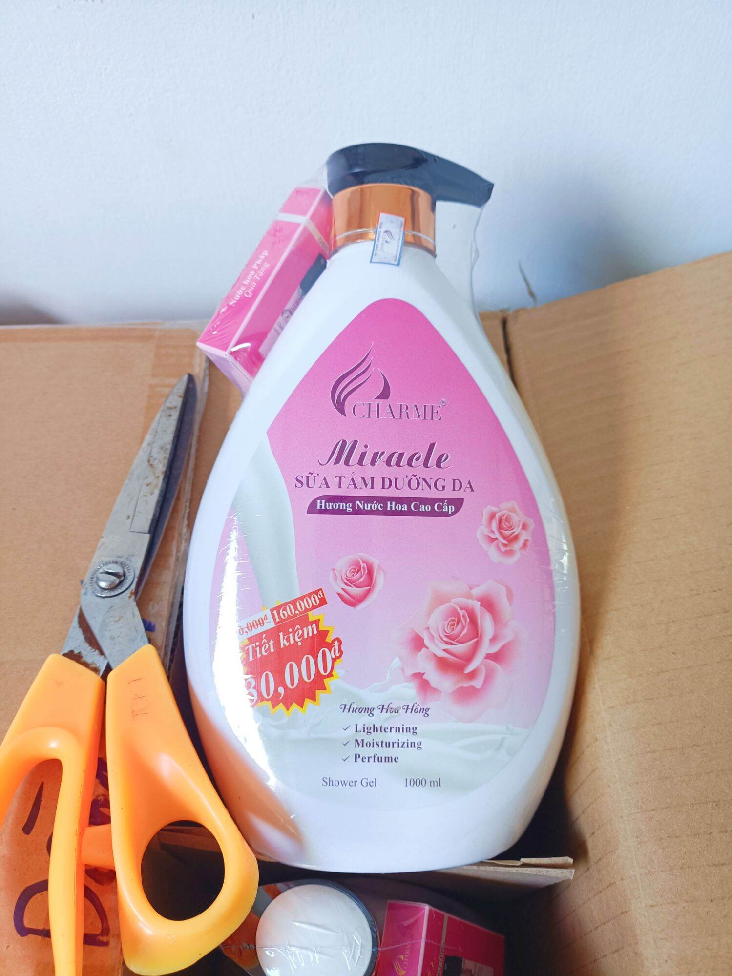 Sữa tắm 1000ml hương nước hoa chai Hồng/sữa tắm làm mịn da giúp da trắng sáng và đều màu