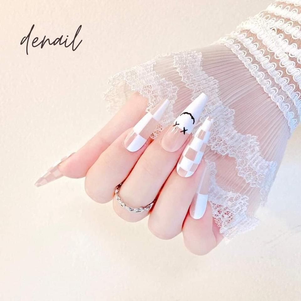 Không chỉ đơn giản, mà bạn còn muốn một móng tay trắng đẹp theo ý muốn? Hãy xem qua hình ảnh nail trắng đơn giản theo yêu cầu để biết thêm về những phong cách và kĩ thuật cải tiến nhất trong ngành làm móng!
(image: nail trắng đơn giản theo yêu cầu)