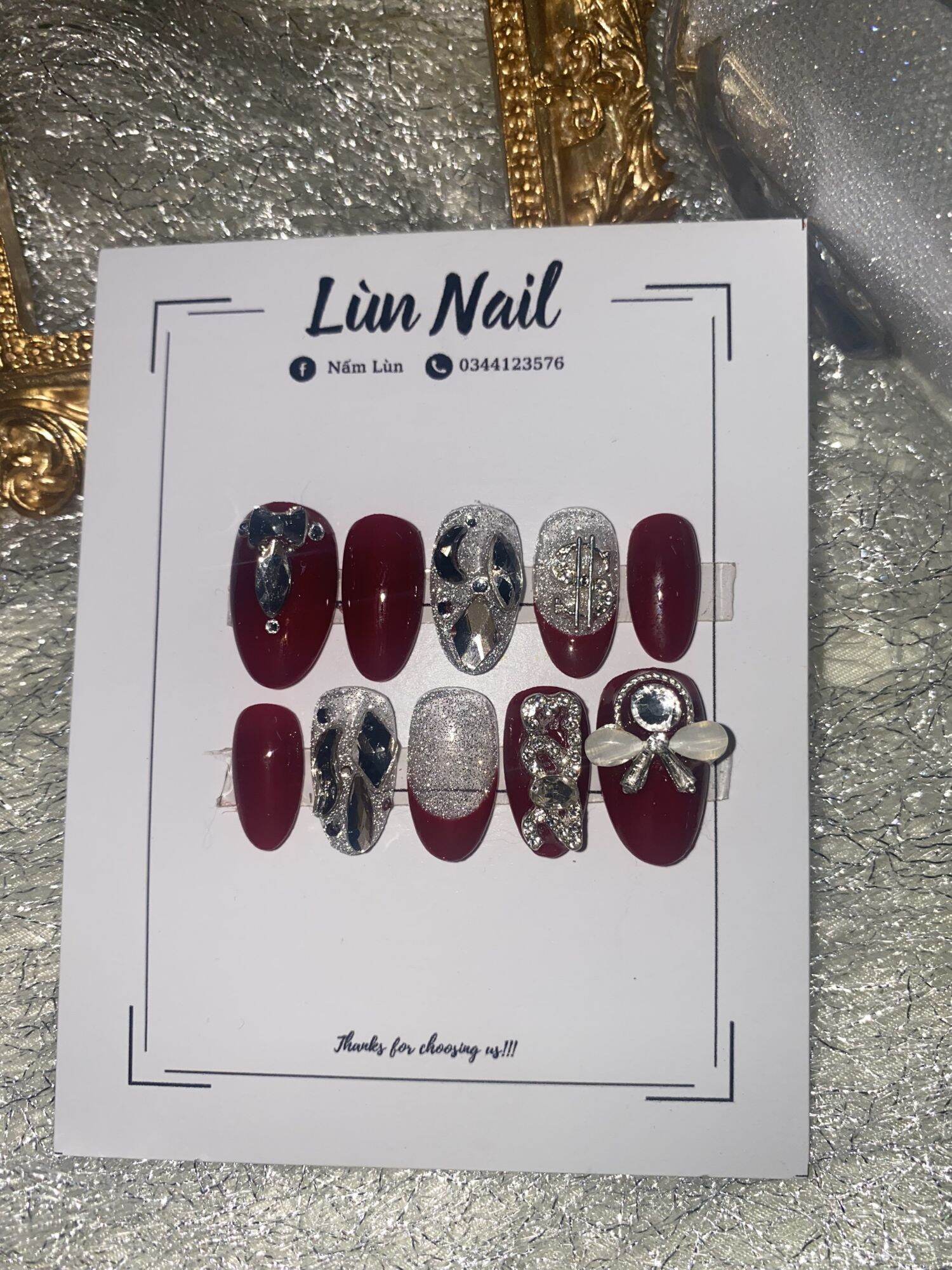 Mẫu NailBox tone đỏ đính charm