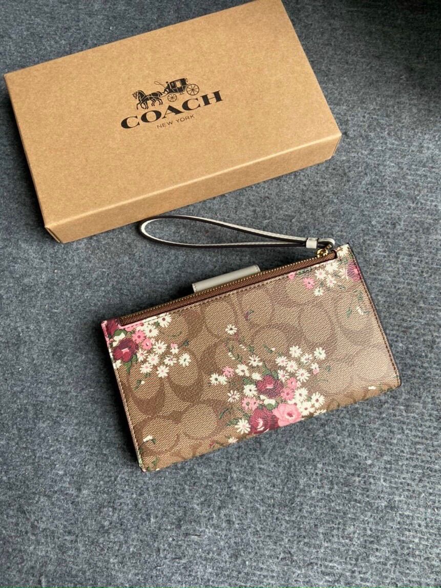 Ví Coach nữ hoa nhí xinh xắn