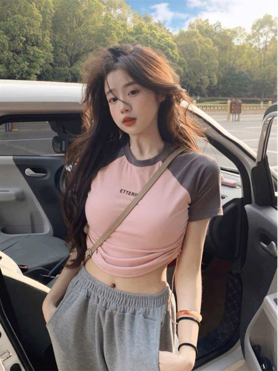 ÁO CROPTOP PHỐI TAY RÚT BÊN LETTERING
