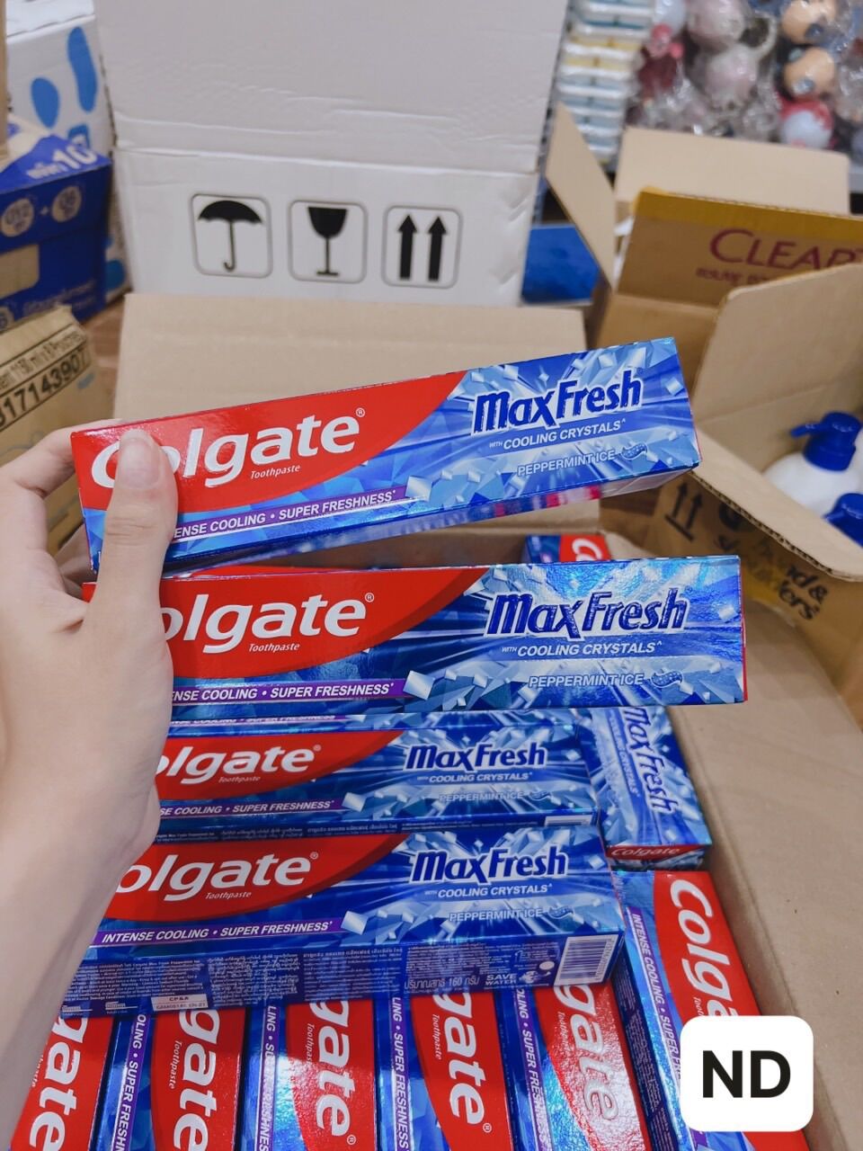 Hộp Kem đánh răng Colgate Maxfresh Mint Blast thái lan 160g