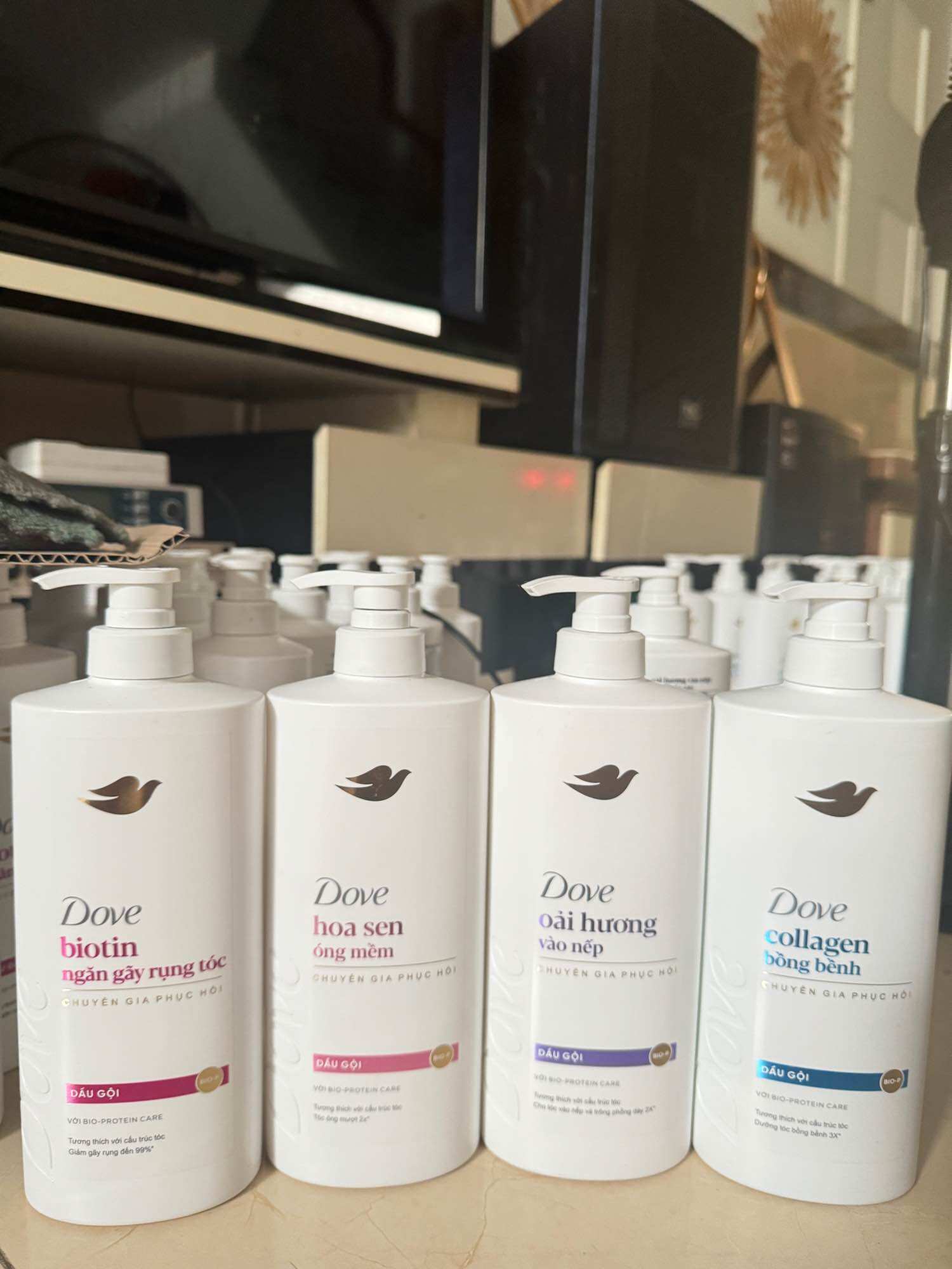 Dầu gội DOVE dưỡng tóc vào nếp 640g mới đủ màu mẫu mới