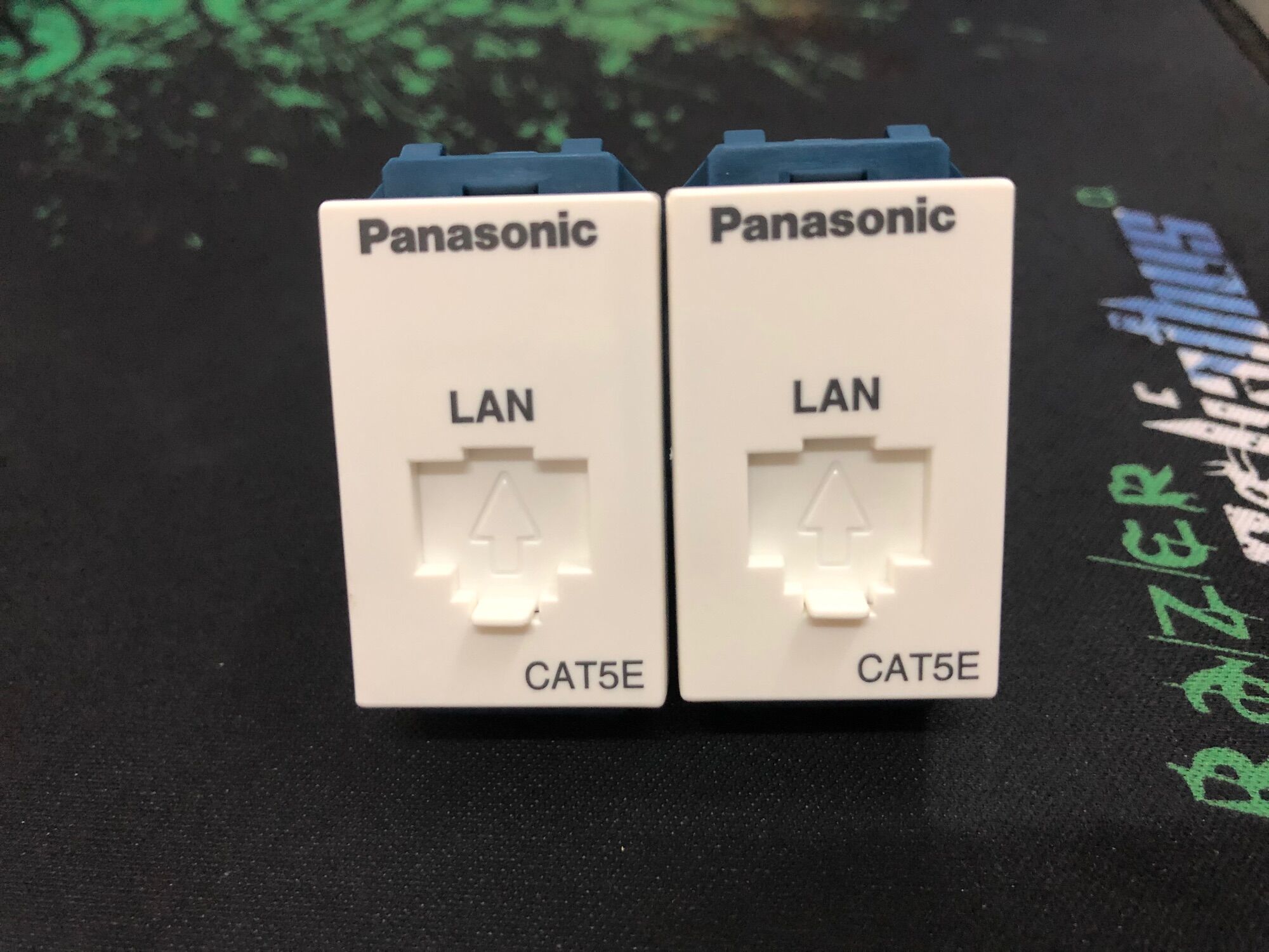 Ổ cắm mạng cat5e Panasonic WEV2488SW