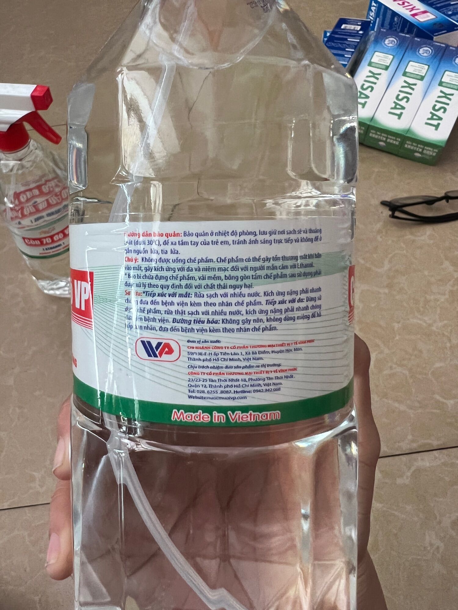 CỒN 70 ĐỘ 1 LÍT CÓ VÒI XỊT CỦA VĨNH PHÚC