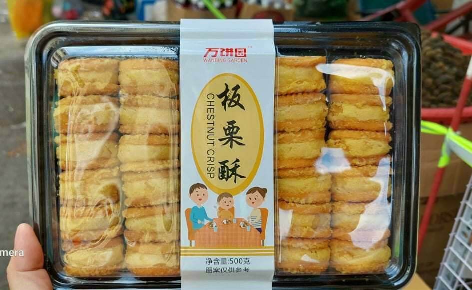 🌰🍪BÁNH QUY HẠT DẺ ĐÀI LOAN🍪🌰
______(Hộp đẹp làm quà tặng sang trọng)
✔Bánh Hạt dẻ Đài Loan siêu ngon hot hit date mới nhất😋
✔Không ăn quá phí nha😊
✔Ngoài là lớp bánh nướng thơm ngon, kẹp giữa là nhân hạt dẻ tẩm mật ong và c