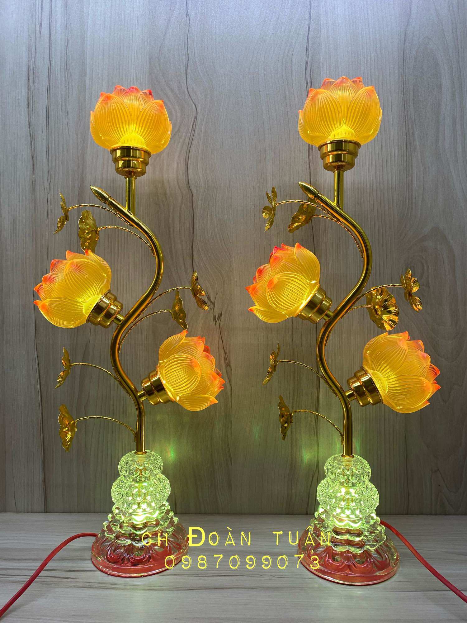 Cặp đèn thờ ba bông sen vàng lưu ly - đèn trang trí bàn thờ ba bông sen lưu ly