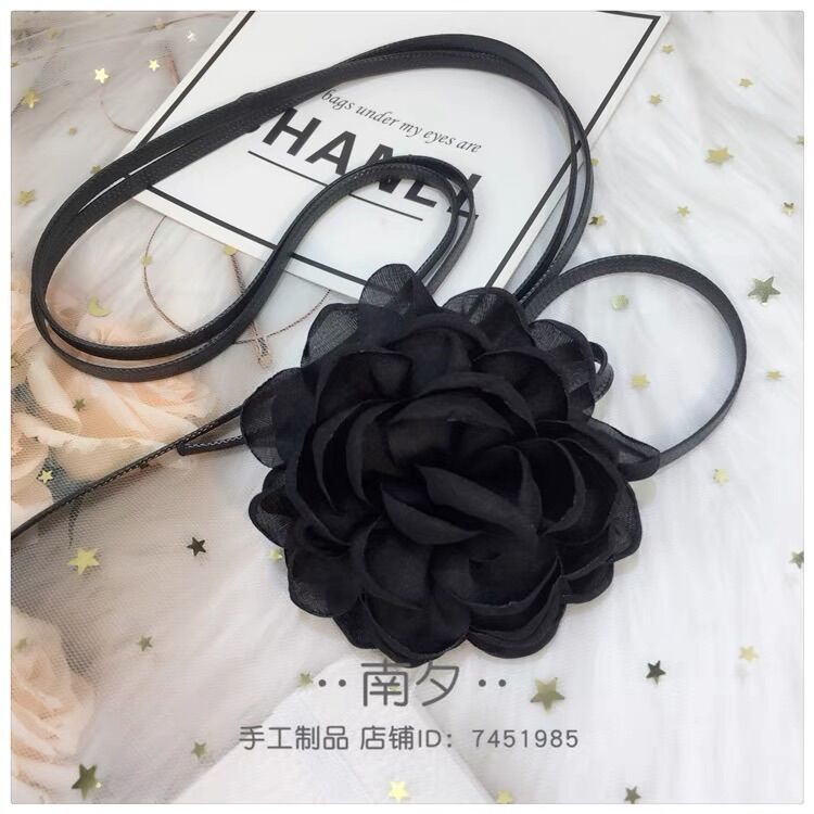 Vòng cổ hoa buộc nơ