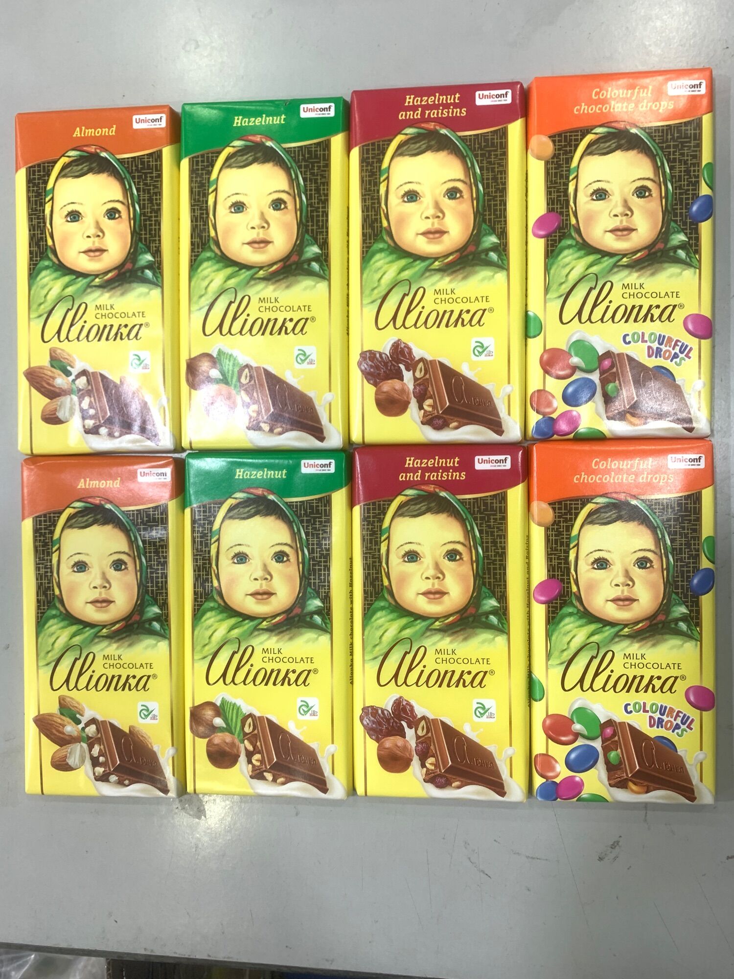 CHOCOLATE NGA ( vị kẹo, hạnh nhân, hạt dẻ, nho )