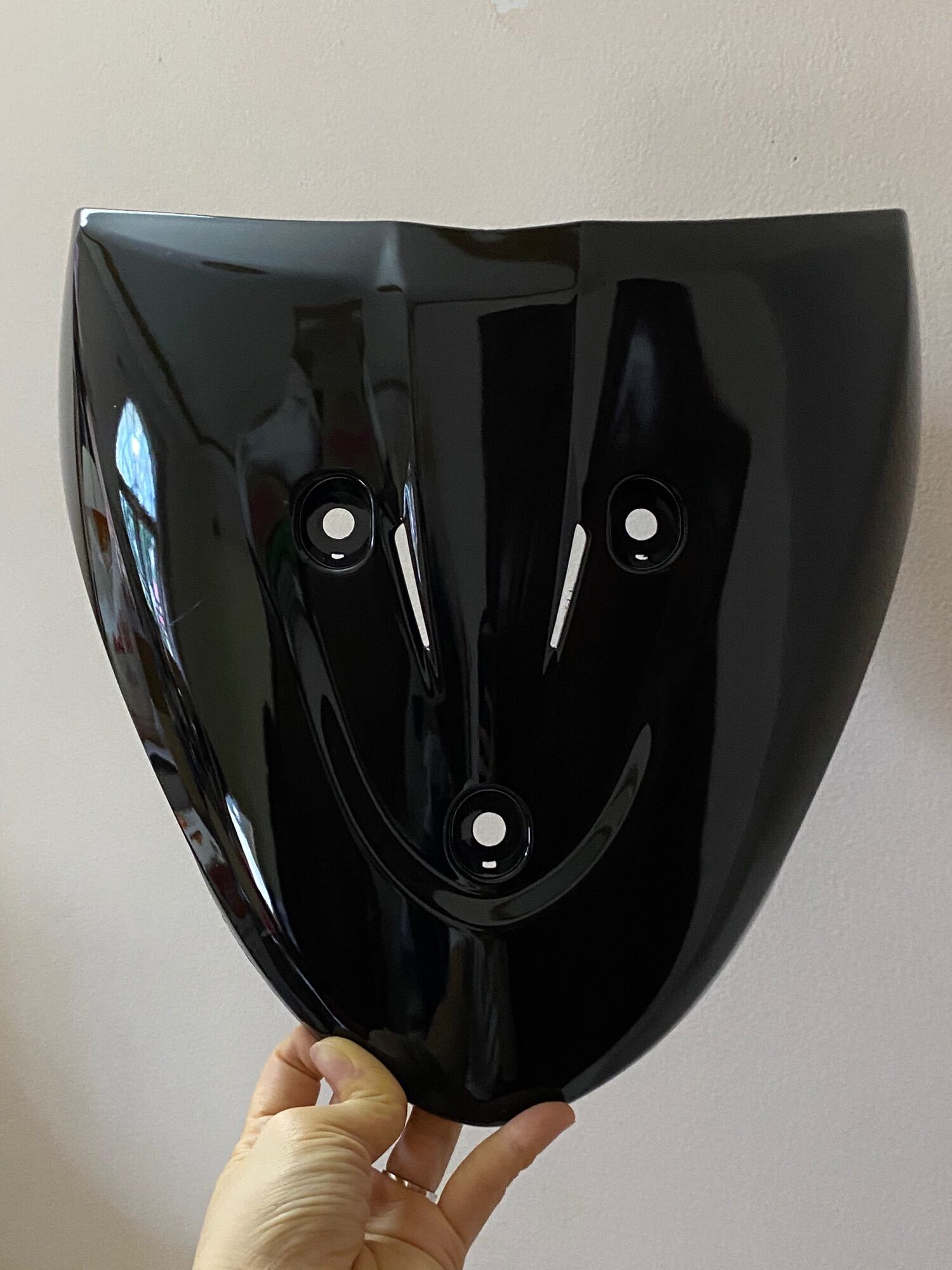 Mặt nạ suzuki smash revo trắng đen