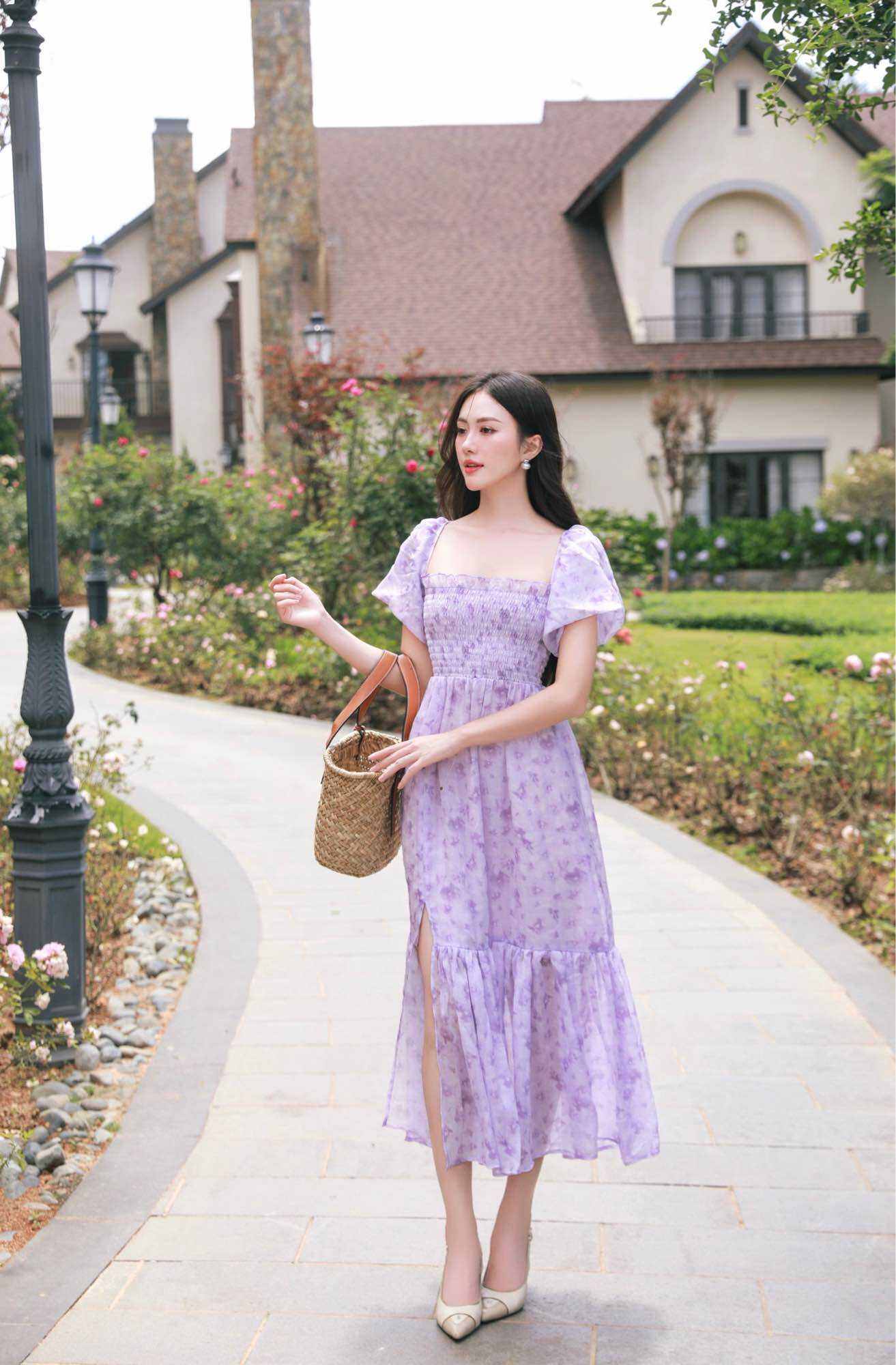 Váy xẻ tà Elle hoa tím