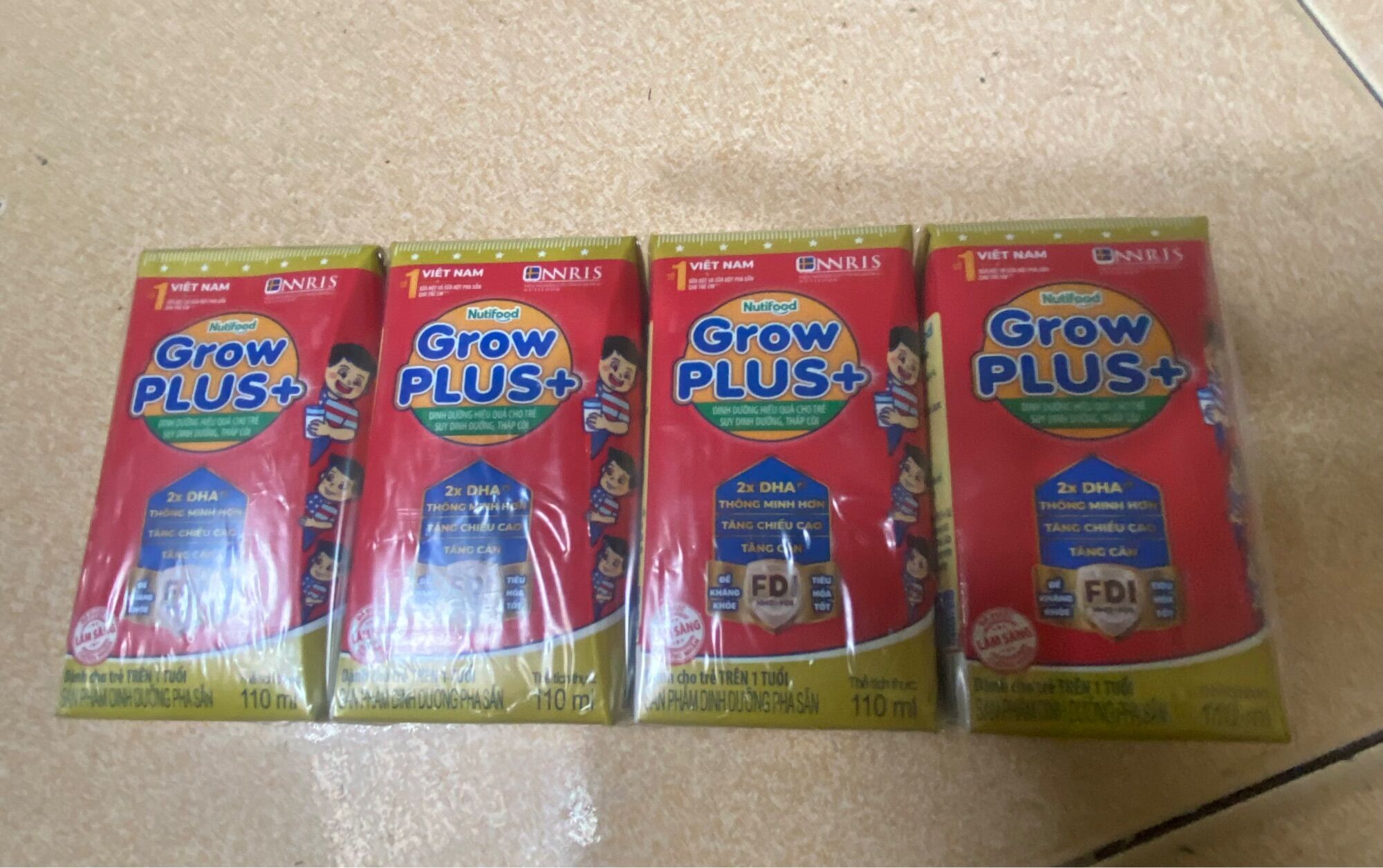 Sữa Grow plus đỏ 110ml ,3 lốc /12 hộp ( mẫu mới )