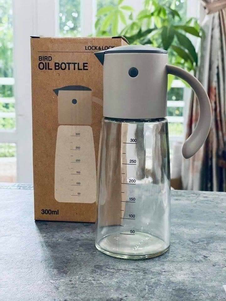 Bình đựng dầu nắp mở tự động lock&lock 300ml llg706