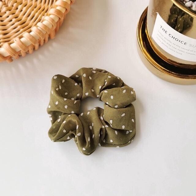 Scrunchies xanh lá cây xinh xắn đồ dây cột tóc dễ thương thời trang fashionable cute adorable beautiful stunning gorgeous hair accessories scrunchies