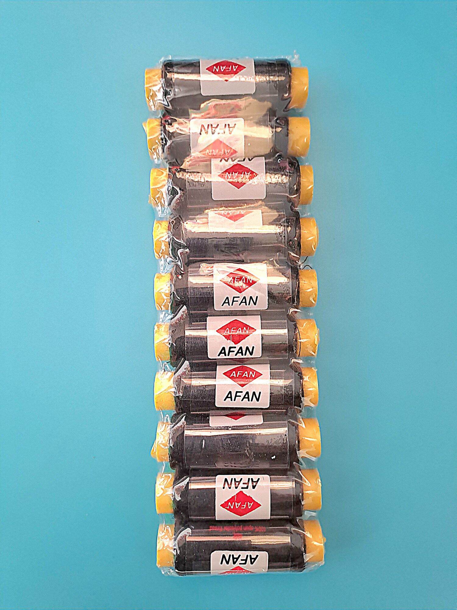 Lốc 10 ống chỉ may đen , trắng & nhiều màu