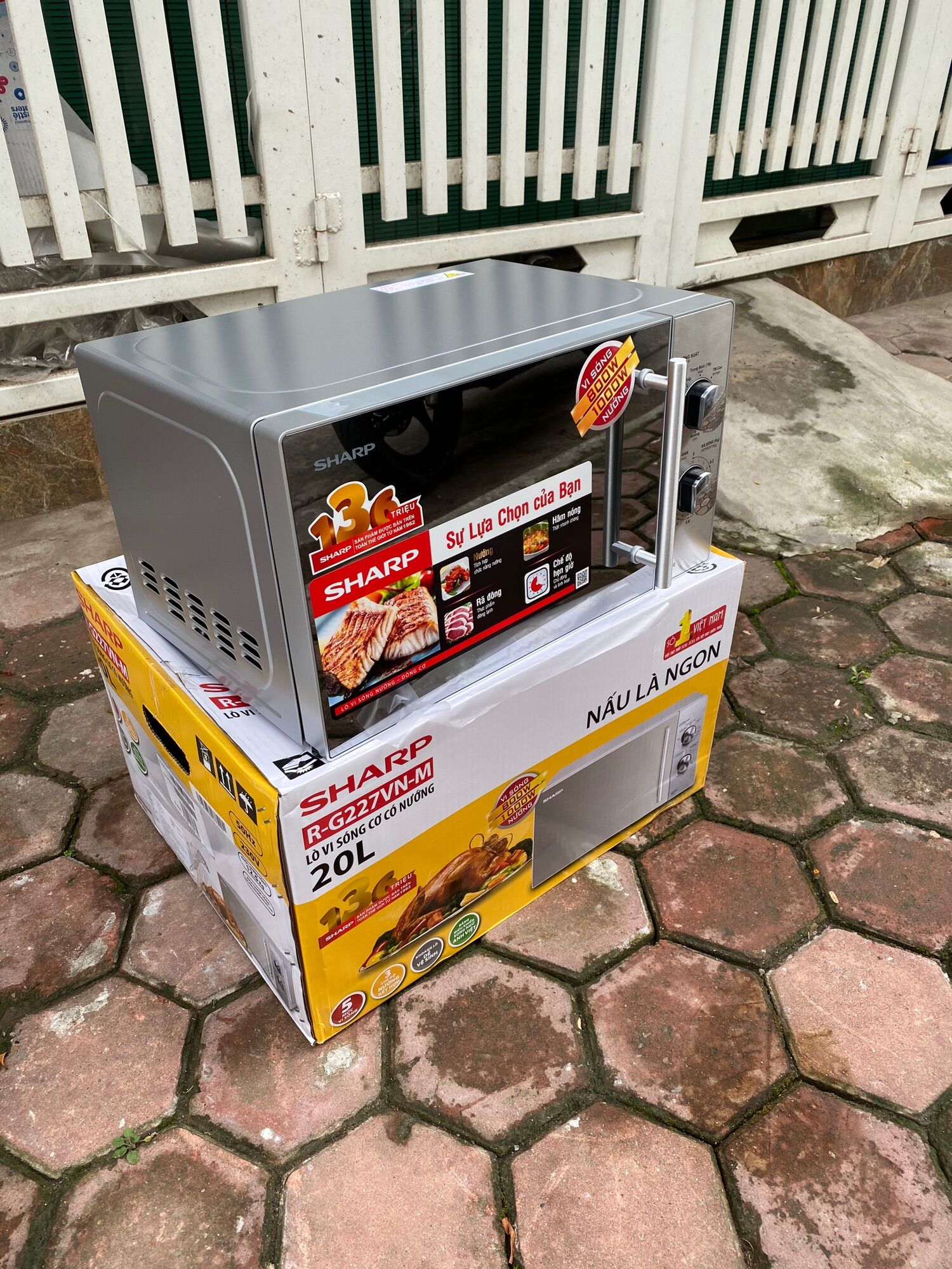 Lò Vi Sóng Cơ Có Nướng Sharp R-G227Vn-M 20 Lít